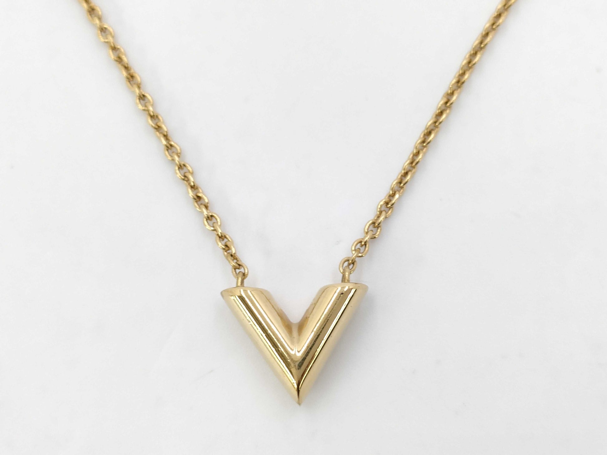 LOUIS VUITTON Essential V Necklace M61083 Necklace