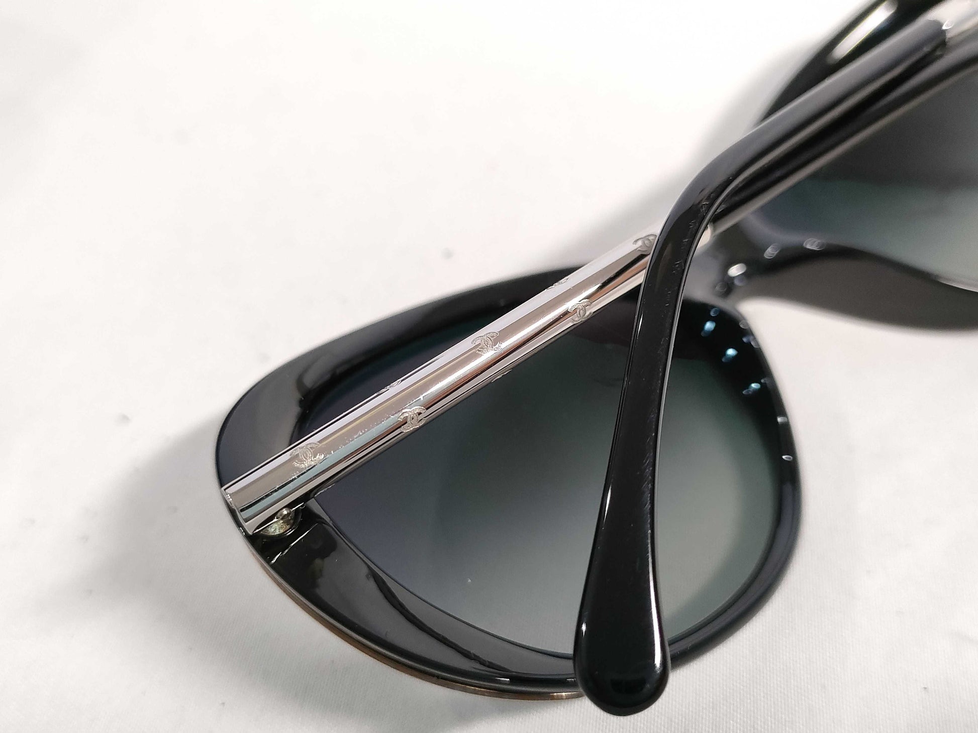  CHANEL Coco Mark BC12936504 Coco Mark Sunglasses with Case
