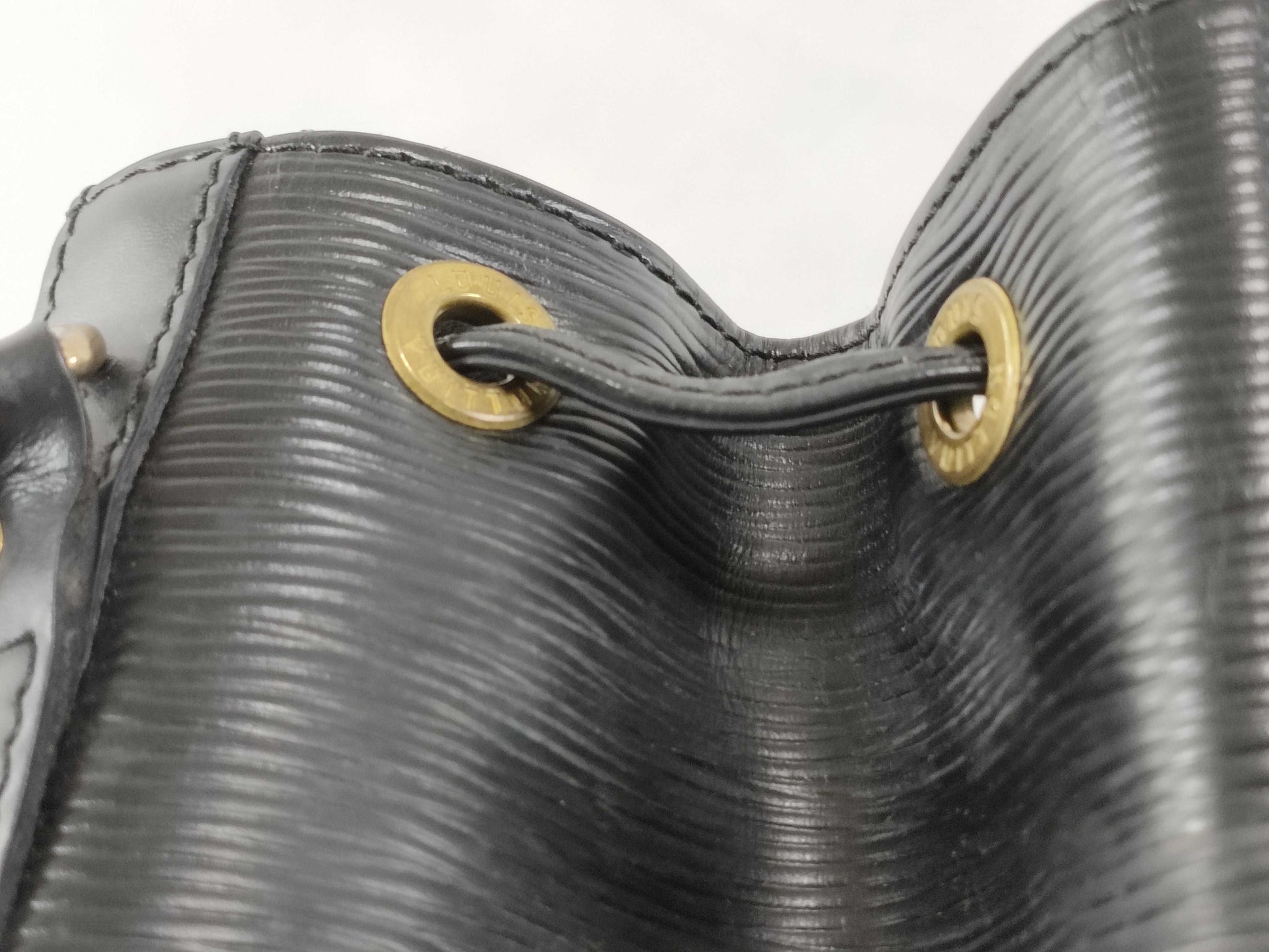 LOUIS VUITTON Unidentified Epi Noe Black Shoulder Bag