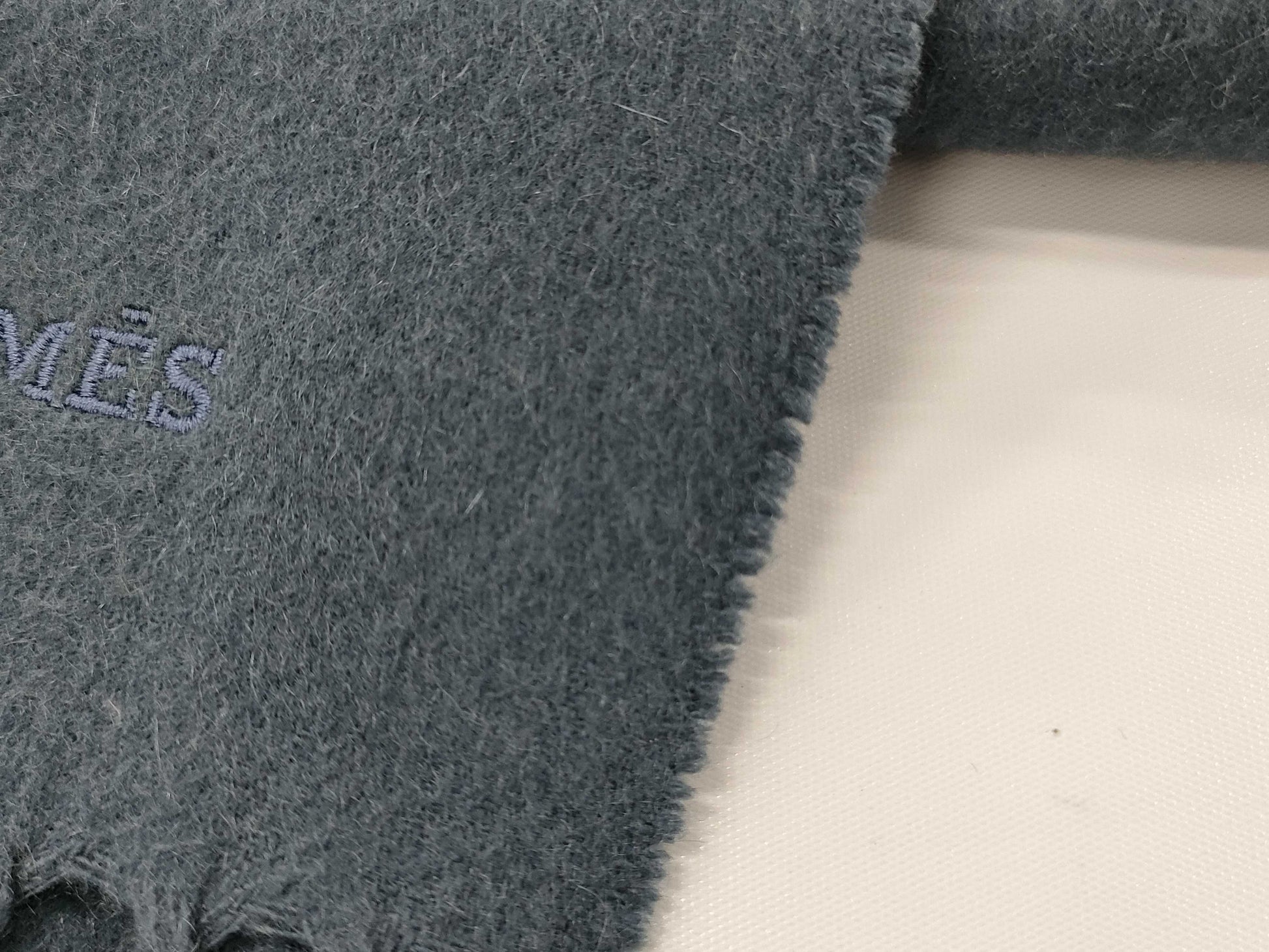 HERMES Cashmere 100 Scarf