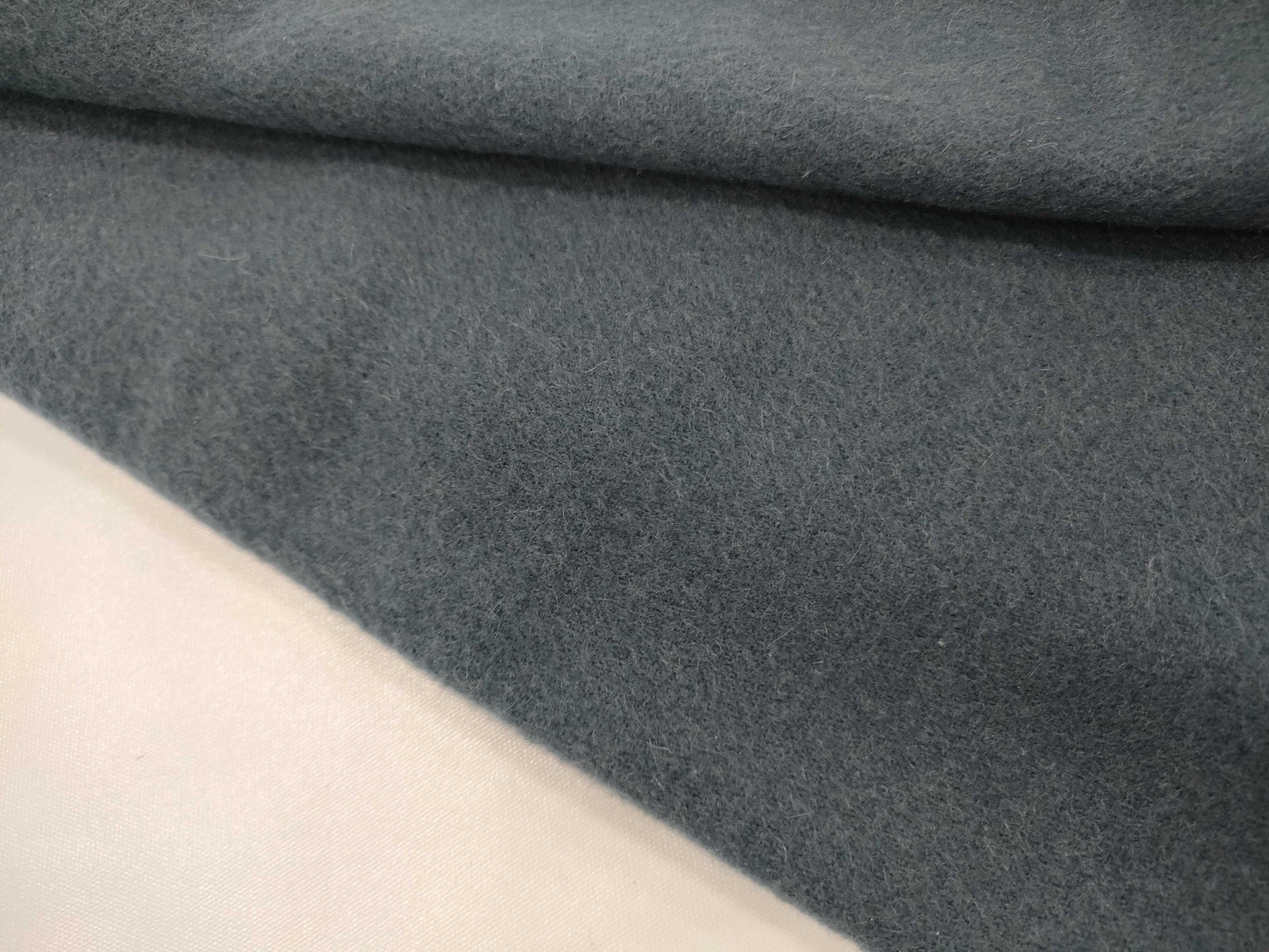 HERMES Cashmere 100 Scarf