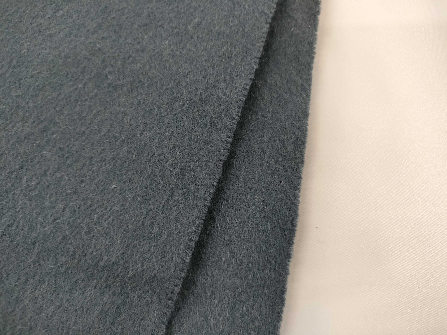 HERMES Cashmere 100 Scarf