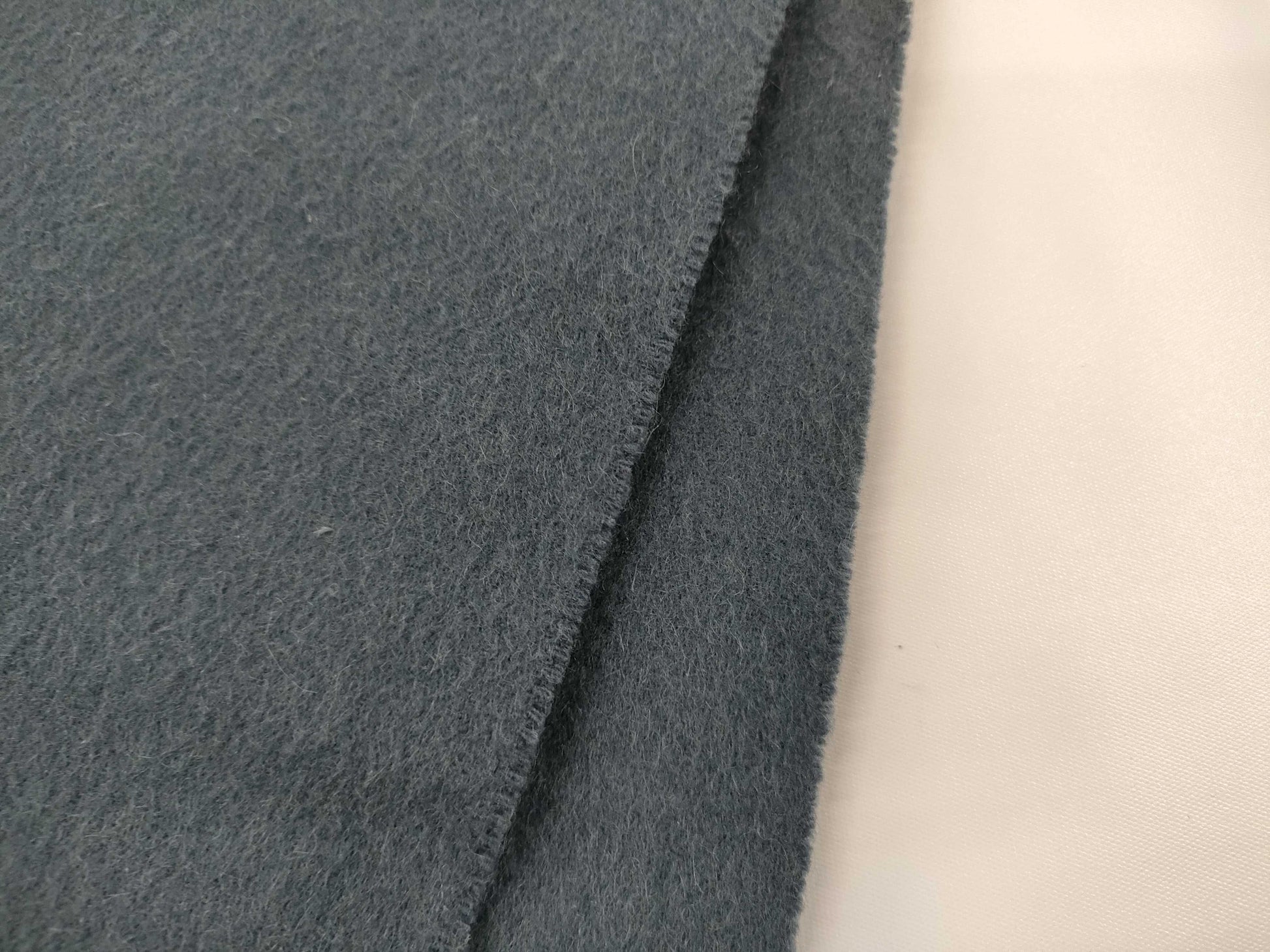 HERMES Cashmere 100 Scarf