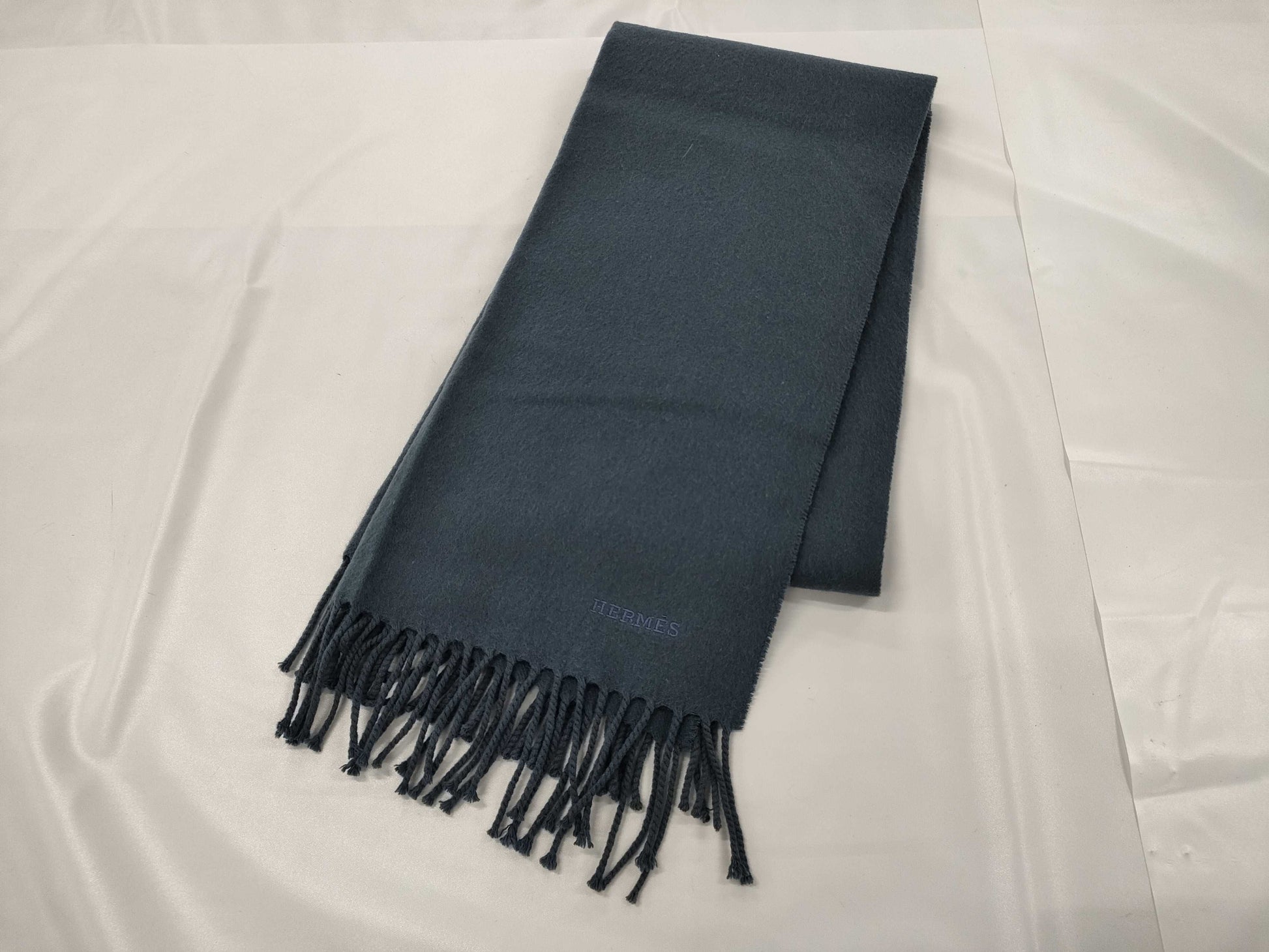 HERMES Cashmere 100 Scarf
