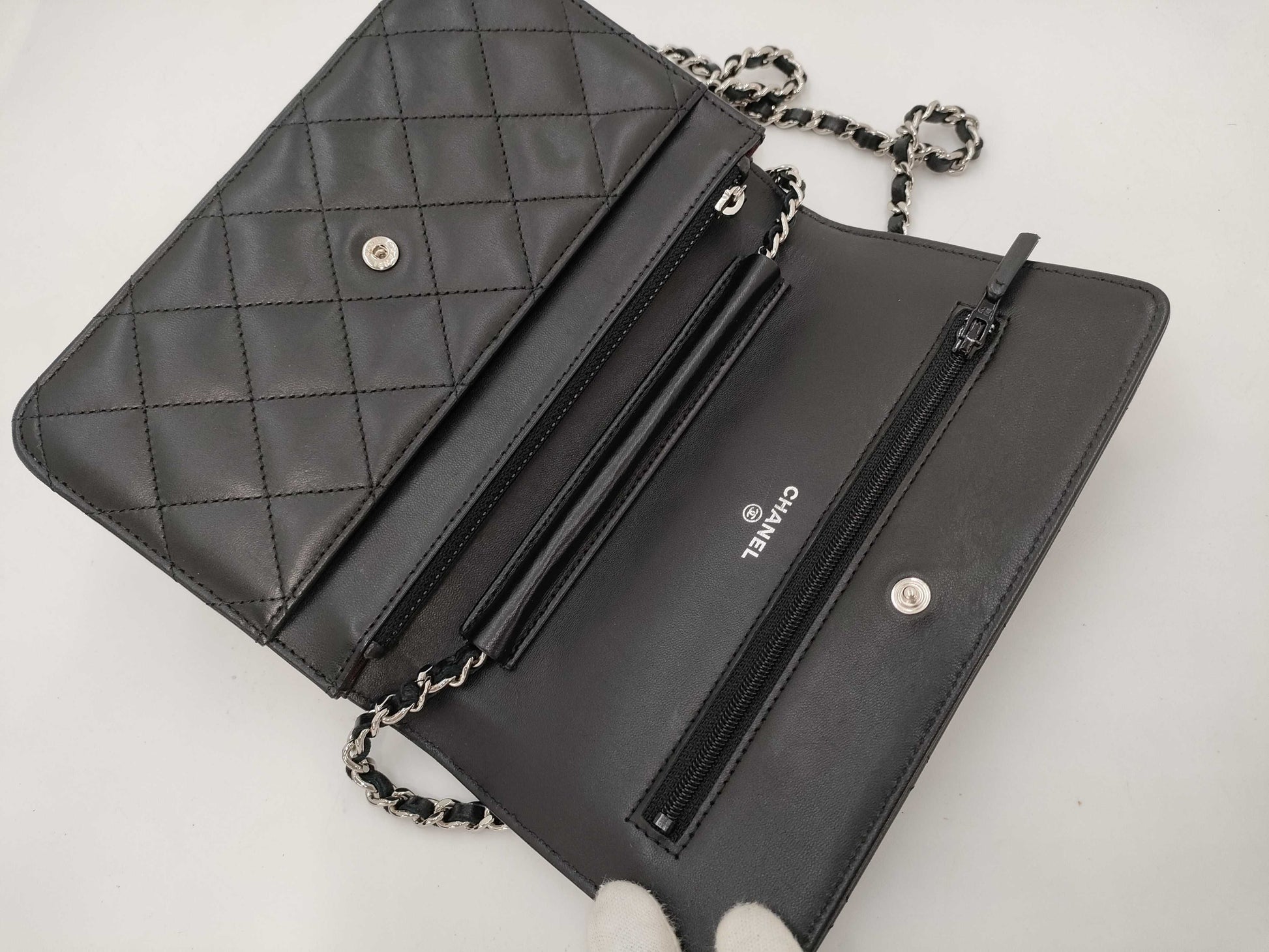 CHANEL Lambskin Chain Wallet with Silver Chain Shoulder Bag