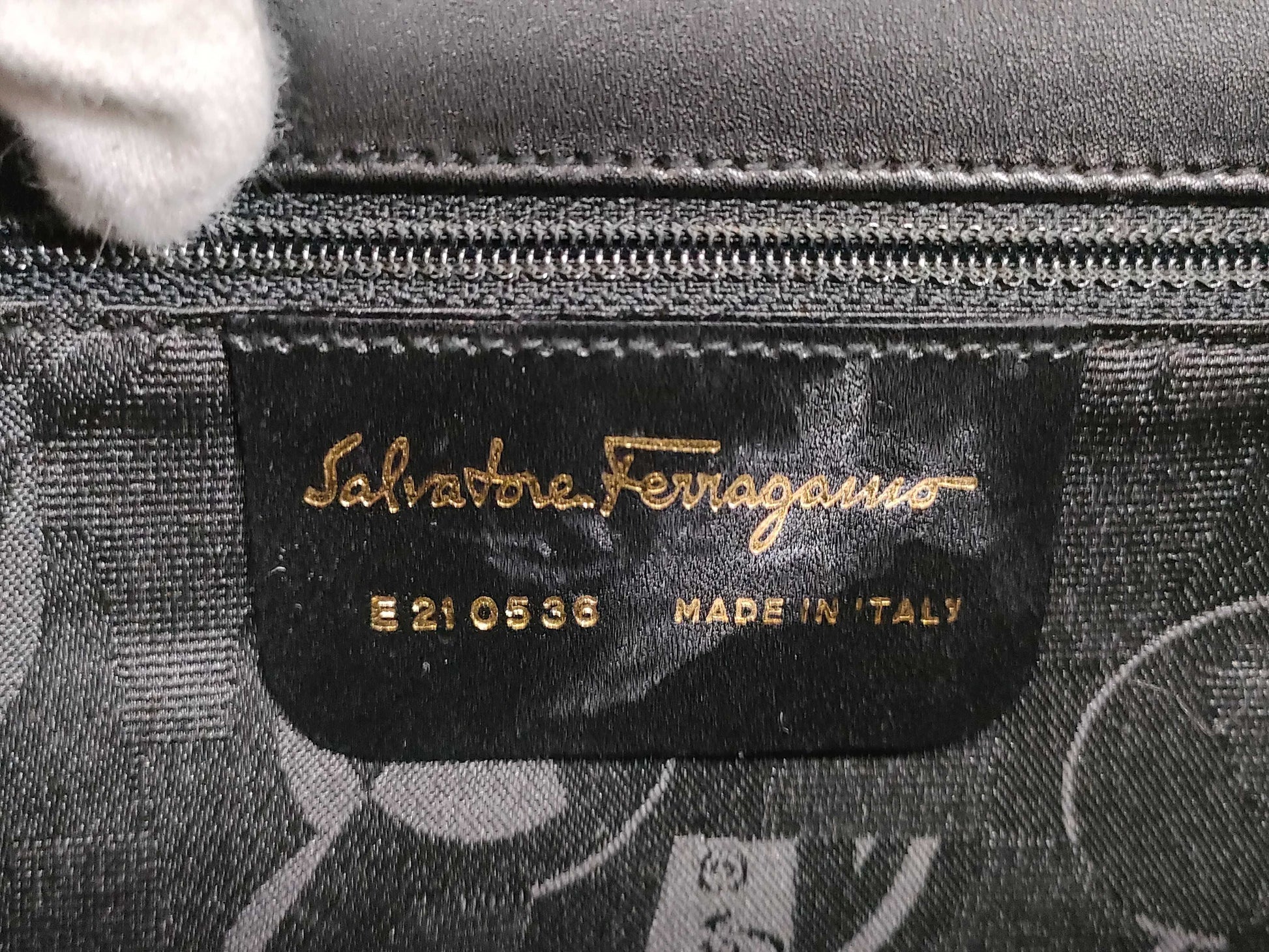 Salvatore Ferragamo Gancini 2-way leather handbag