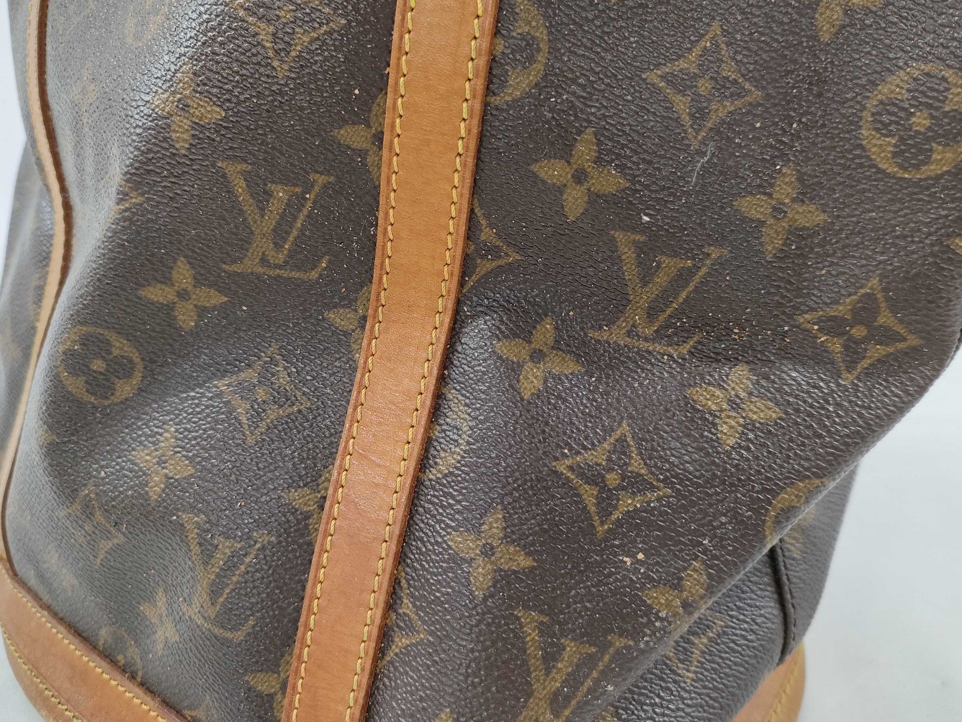LOUIS VUITTON Monogram Bucket GM Shoulder Tote Bag