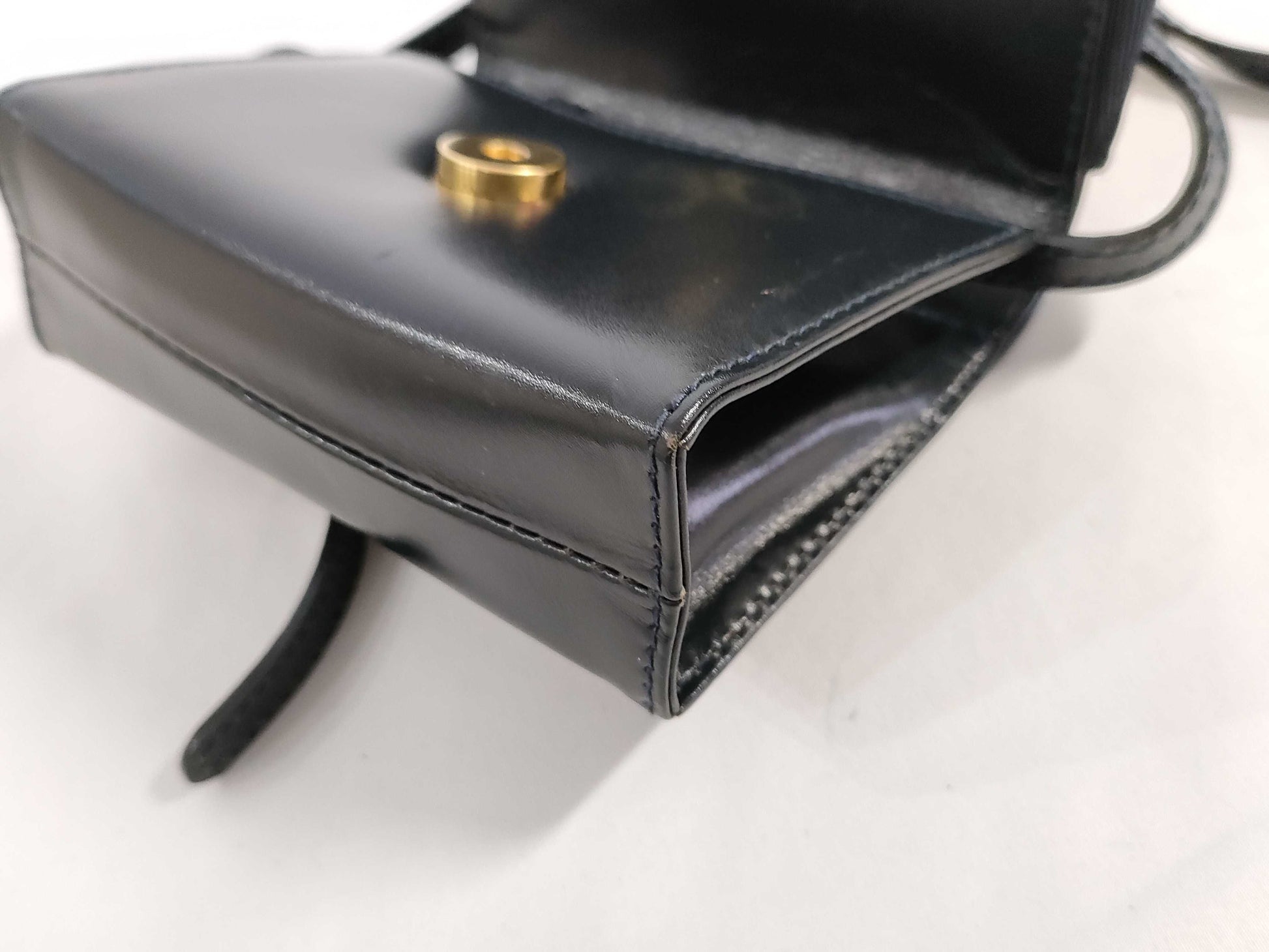 Salvatore Ferragamo Vara Shoulder Pochette Shoulder Bag