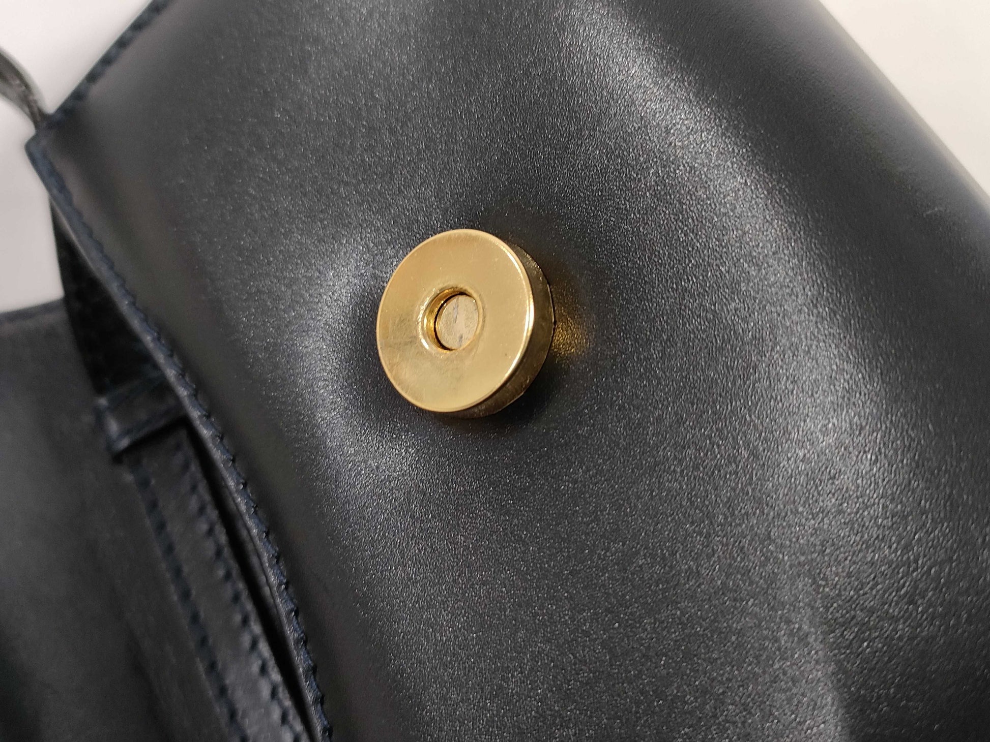 Salvatore Ferragamo Vara Shoulder Pochette Shoulder Bag