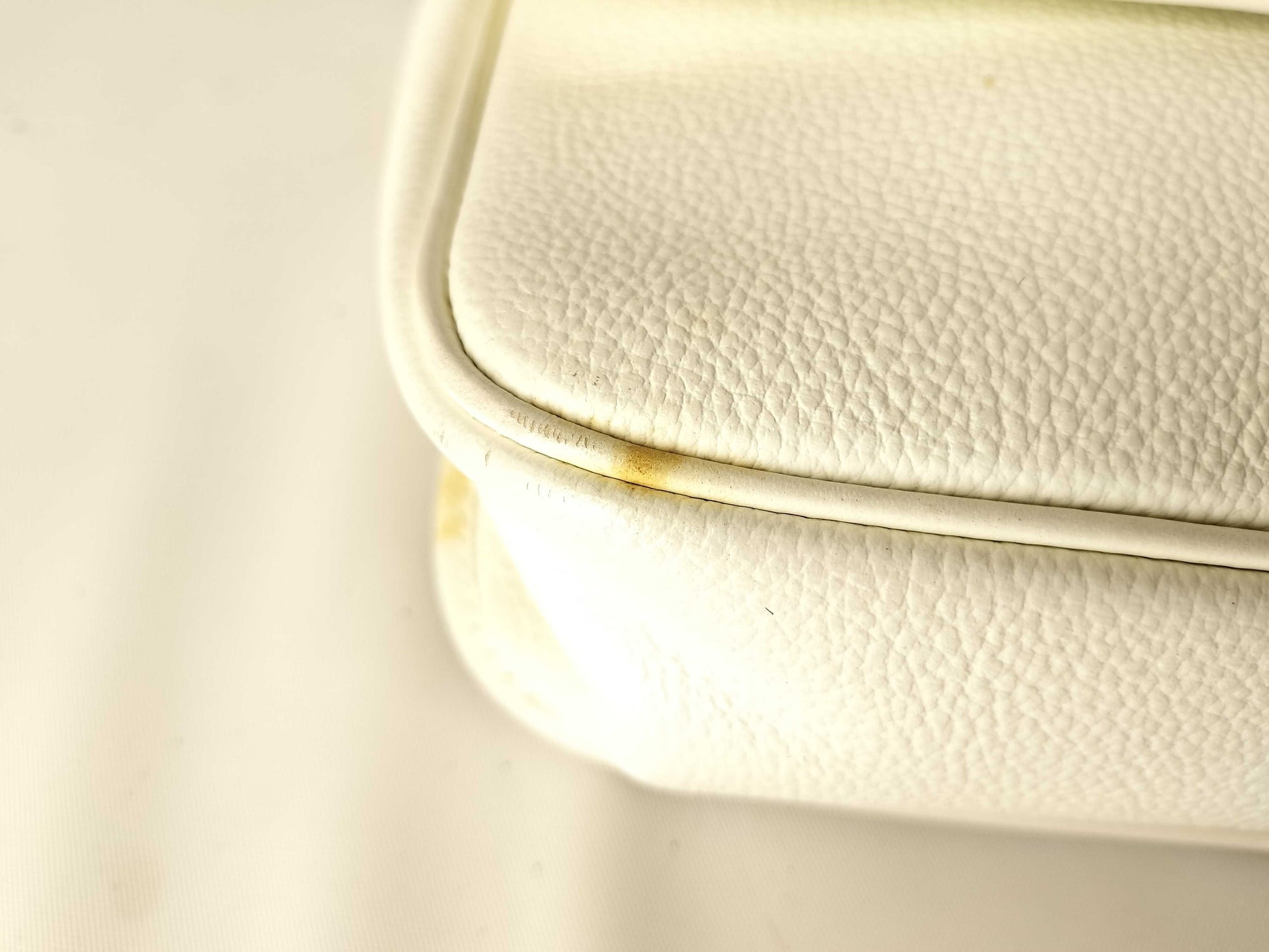 Yves Saint Laurent Leather Shoulder Bag