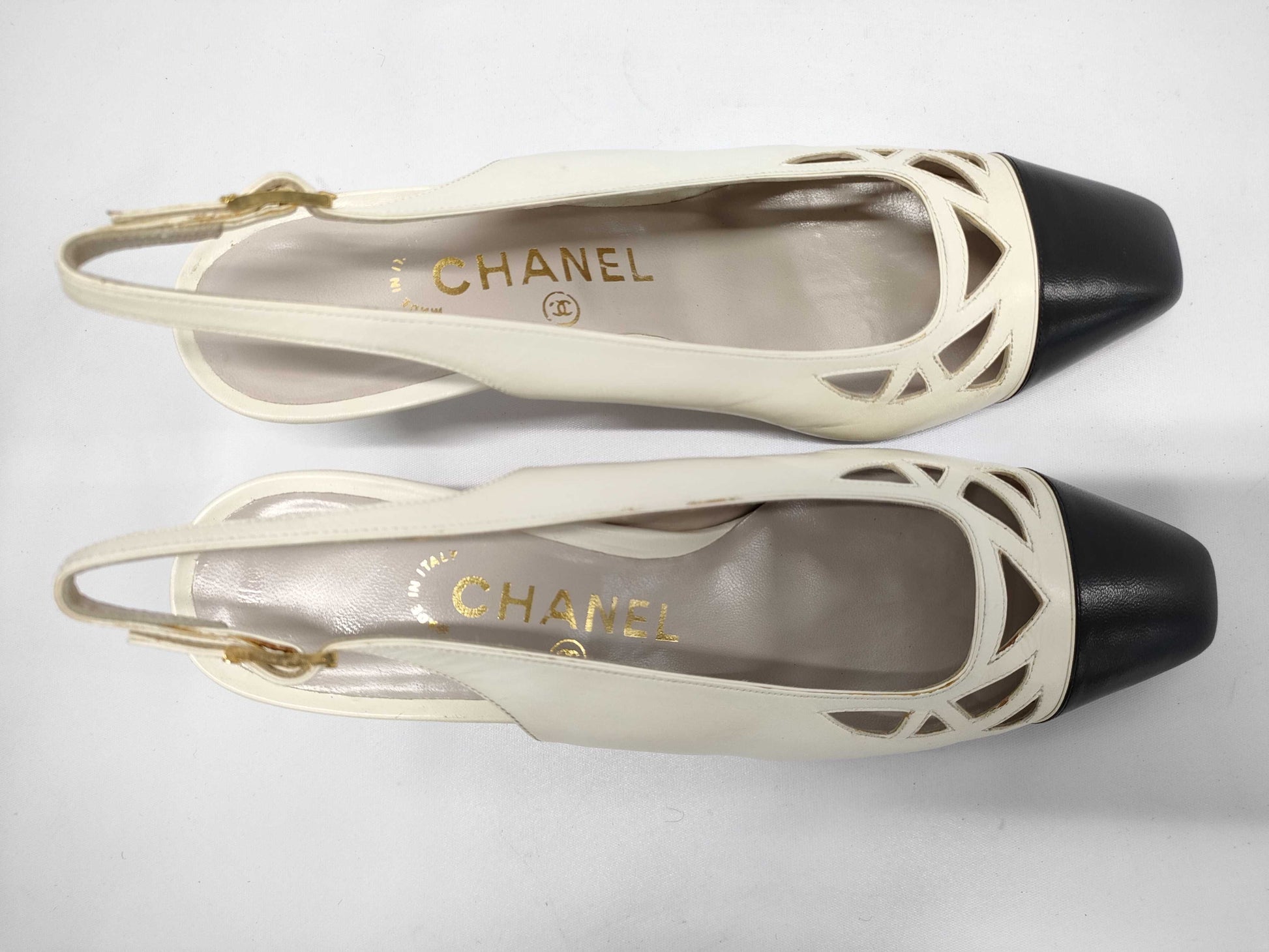 CHANEL pumps