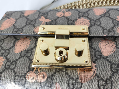 GUCCI GG Supreme Shoulder Bag