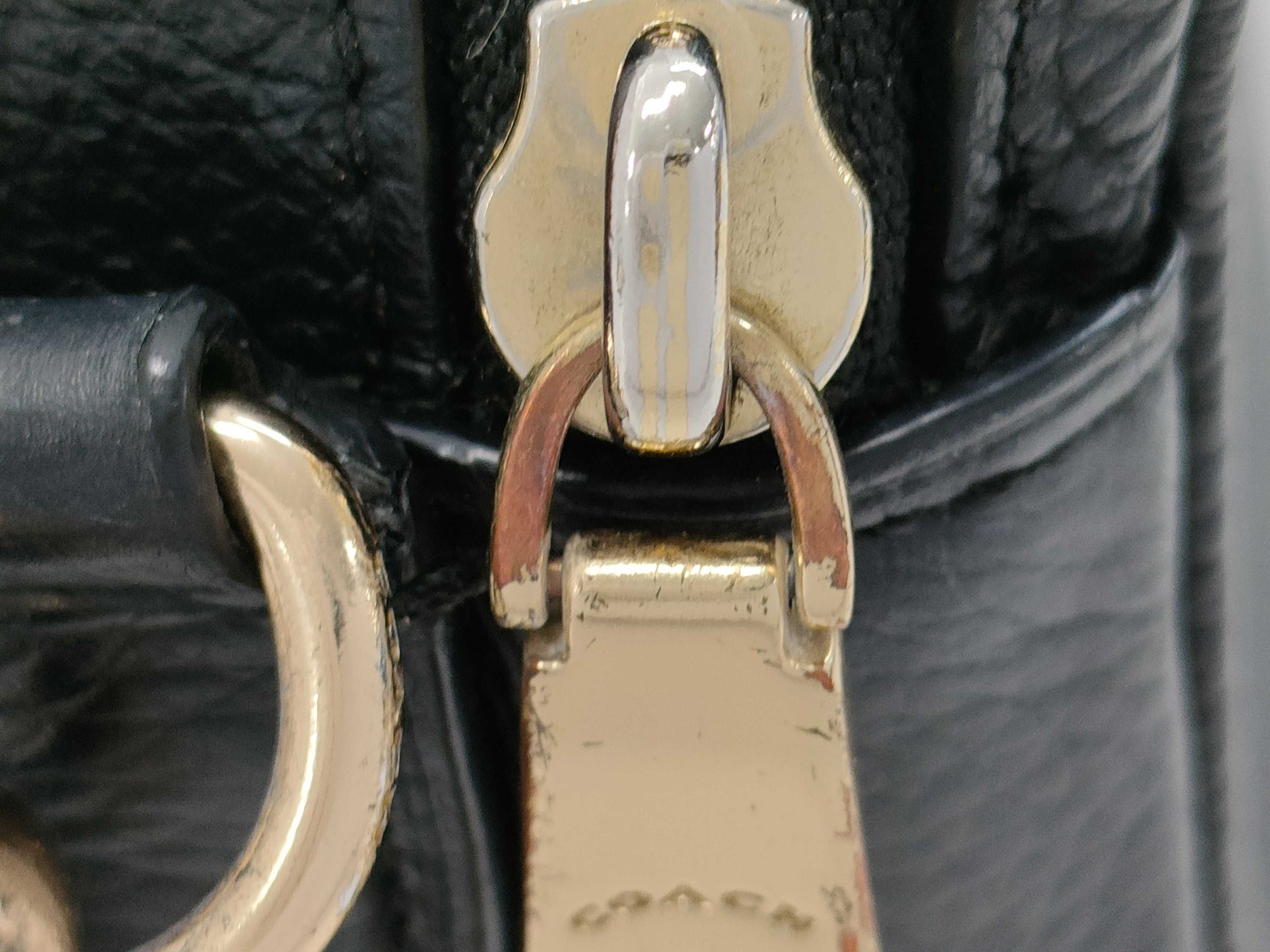 COACH F75818 Double Zipper Shoulder Bag
