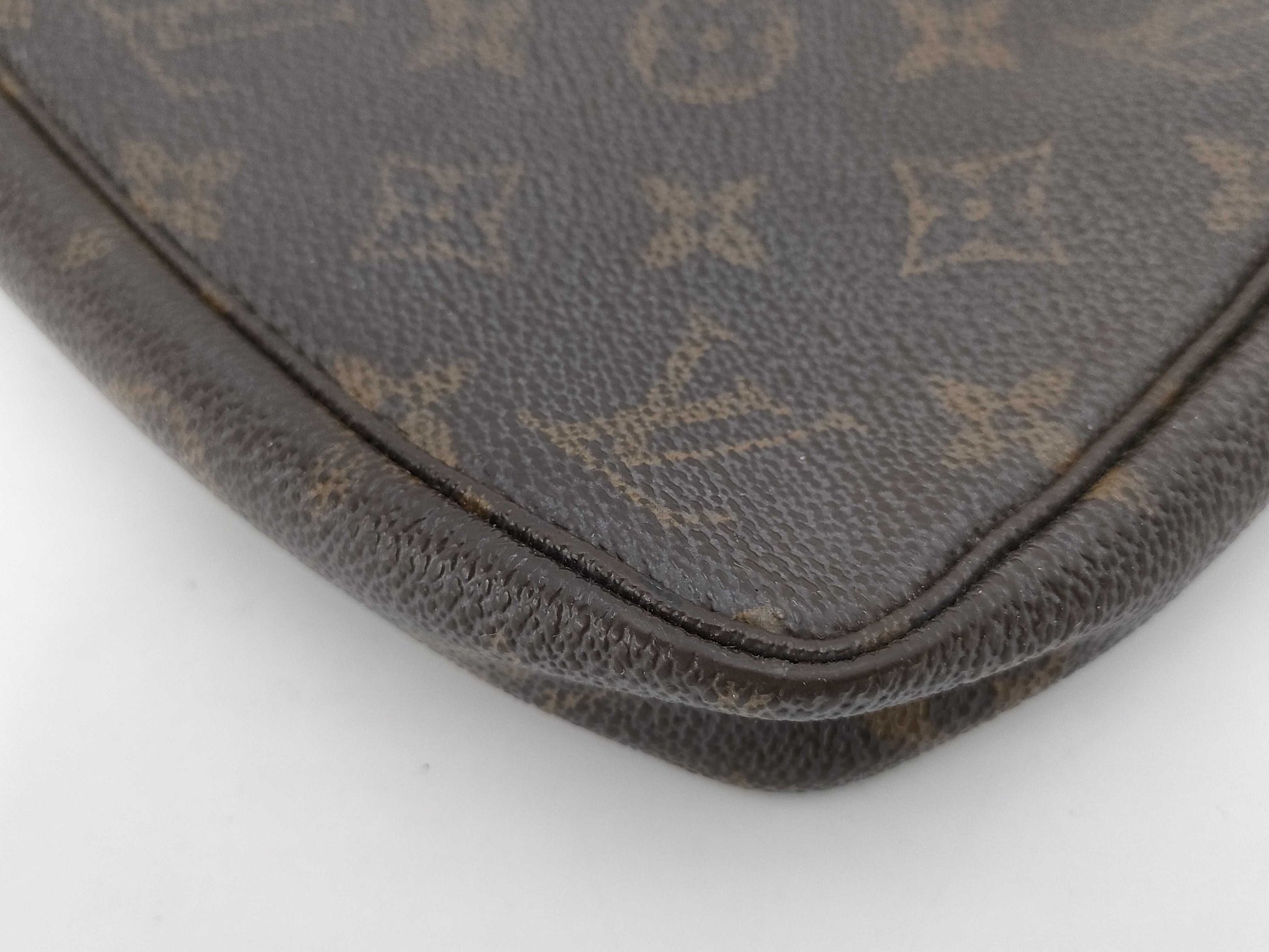 LOUIS VUITTON Monogram Pochette Accessoires ST Cut / Handbag