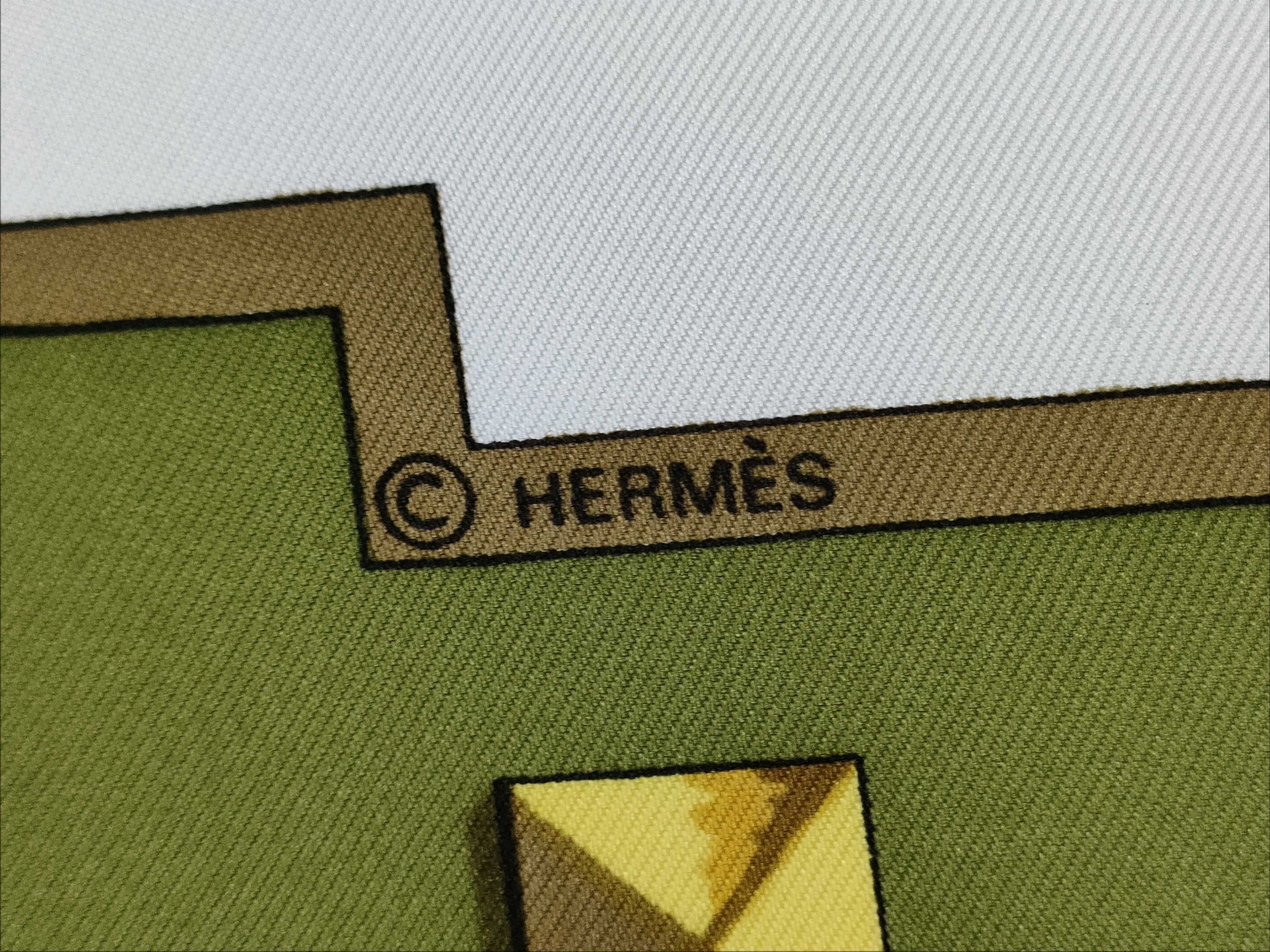 HERMES Carré Key 90 Scarf