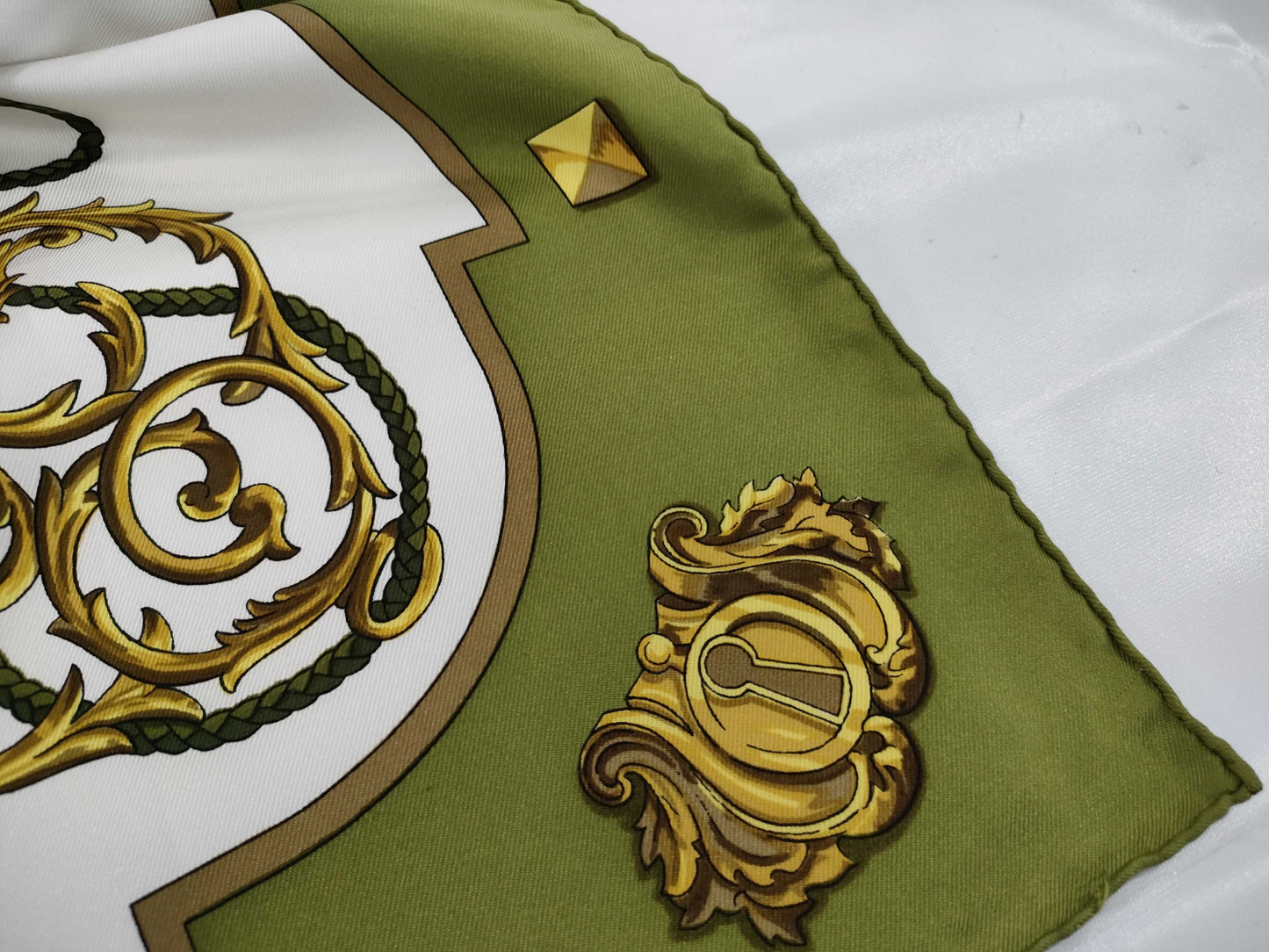 HERMES Carré Key 90 Scarf