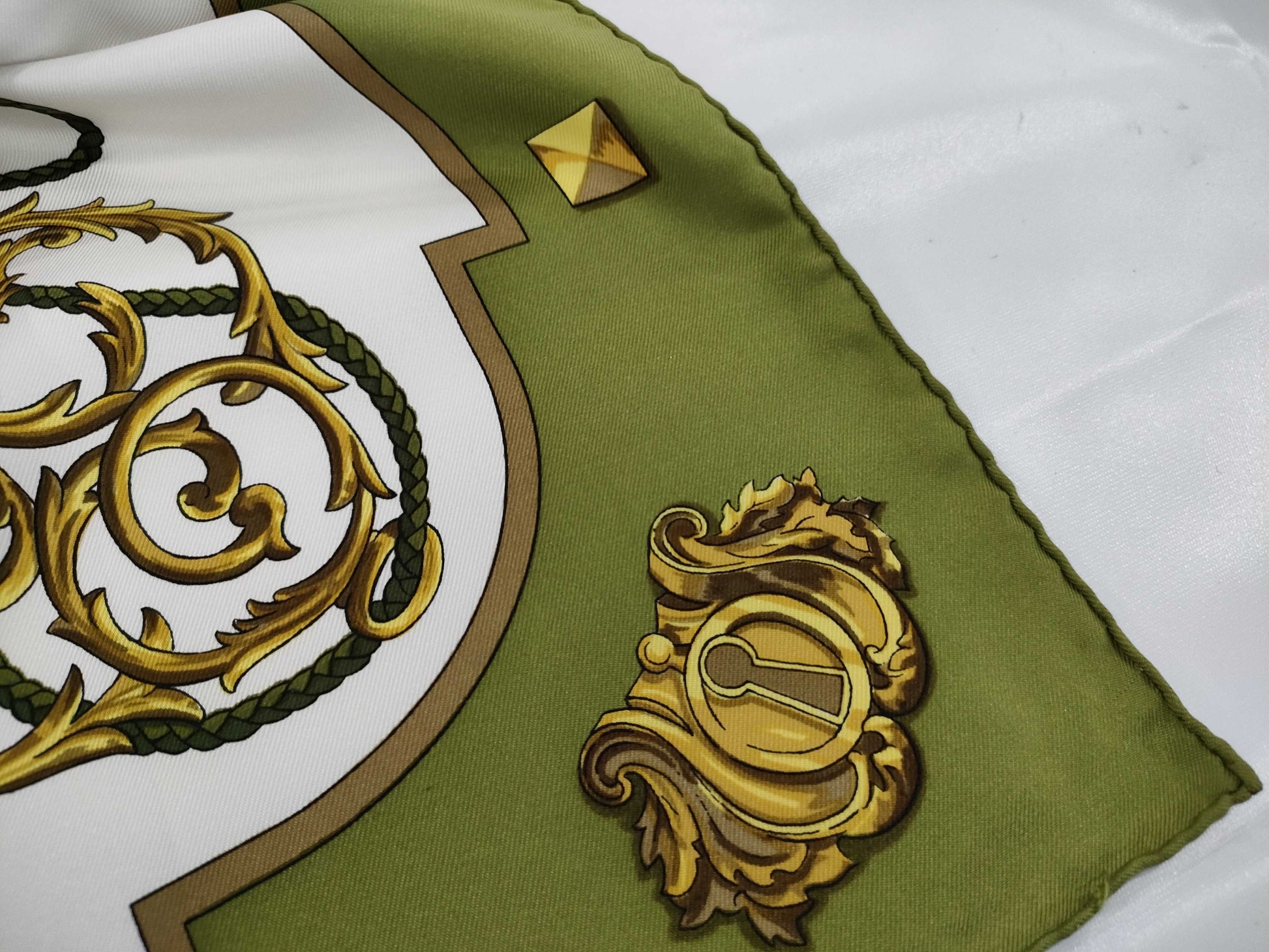 HERMES Carré Key 90 Scarf