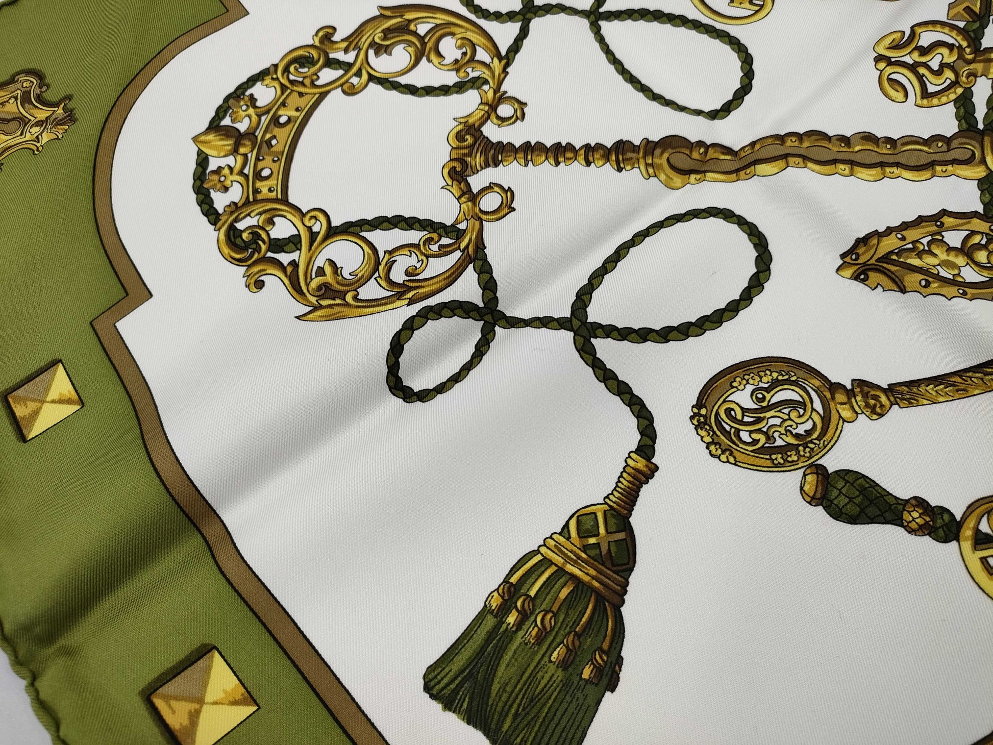 HERMES Carré Key 90 Scarf