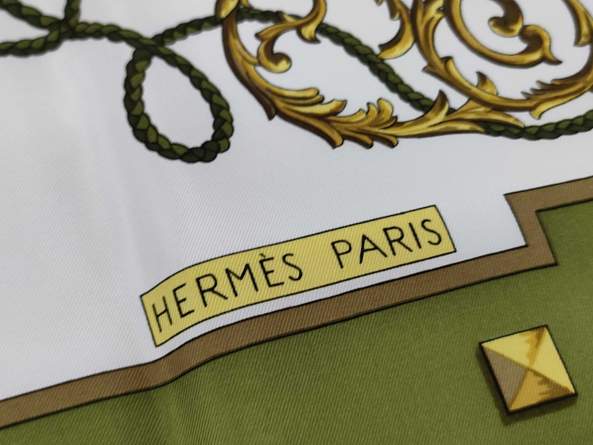 HERMES Carré Key 90 Scarf