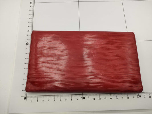 LOUIS VUITTON Epi Portefeuille International Wallet