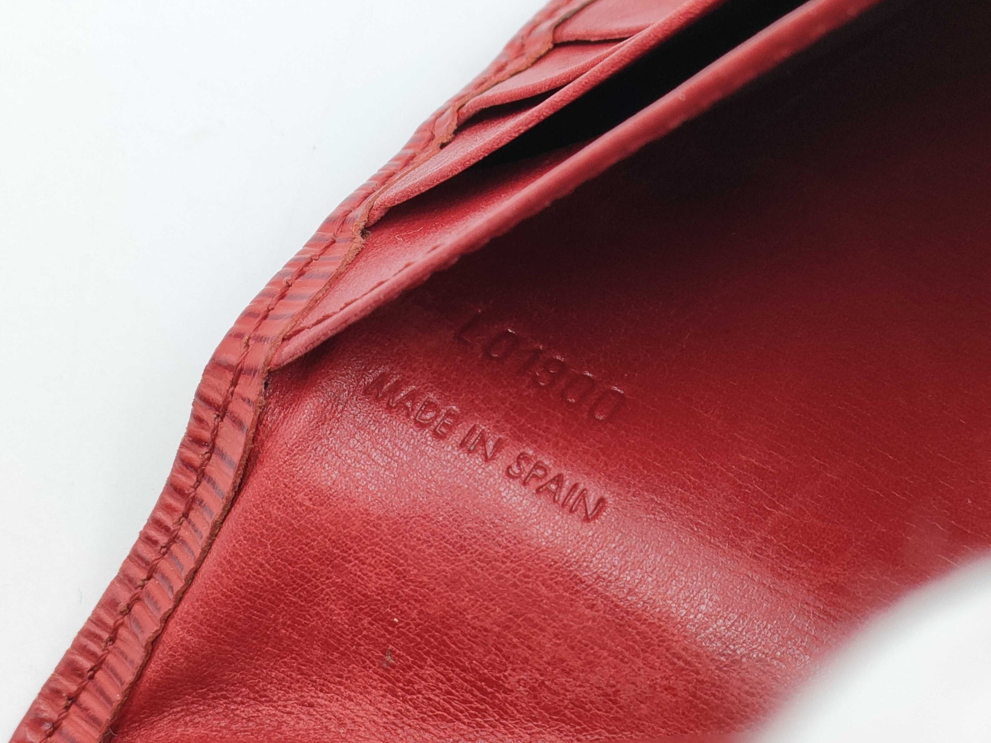 LOUIS VUITTON Epi Portefeuille International Wallet