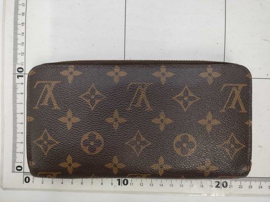 LOUIS VUITTON Monogram Zippy Wallet