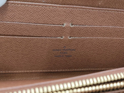 LOUIS VUITTON Monogram Zippy Wallet