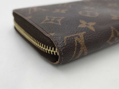 LOUIS VUITTON Monogram Zippy Wallet
