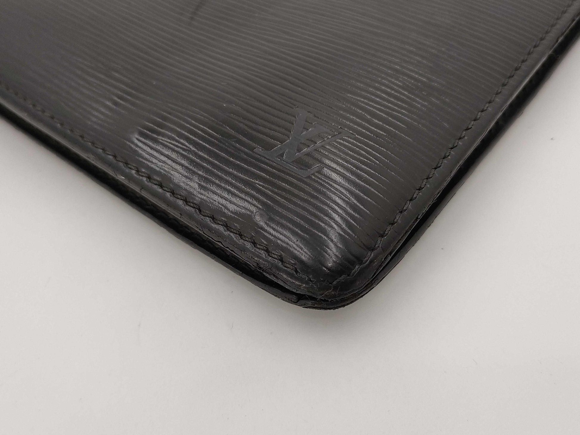 LOUIS VUITTON Epi Pochette Homme / Black Second Bag