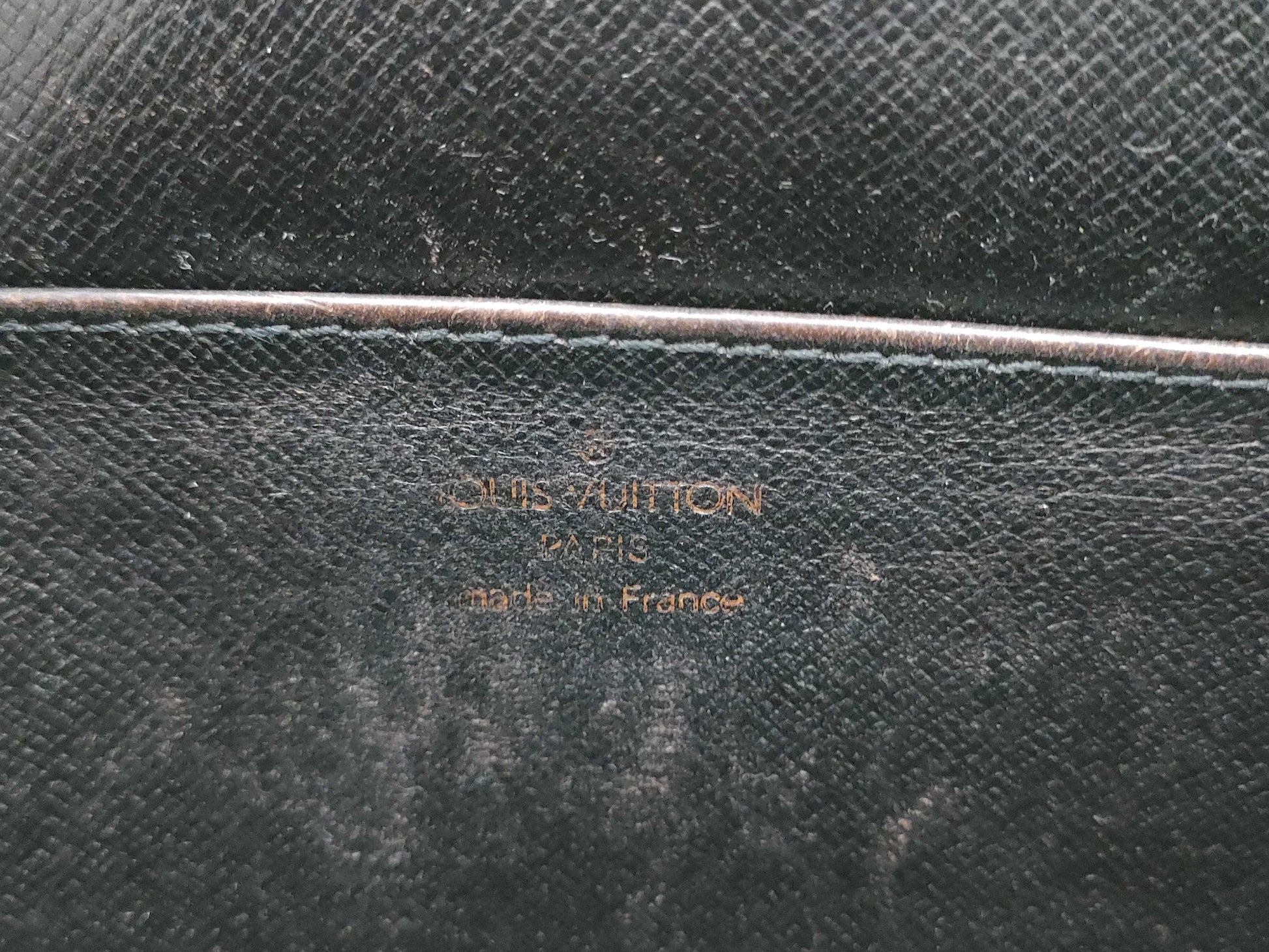 LOUIS VUITTON Epi Pochette Homme / Black Second Bag