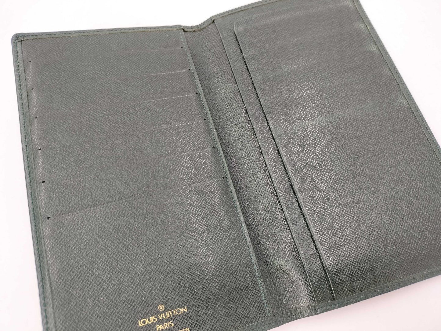 LOUIS VUITTON Taiga Long Wallet Green