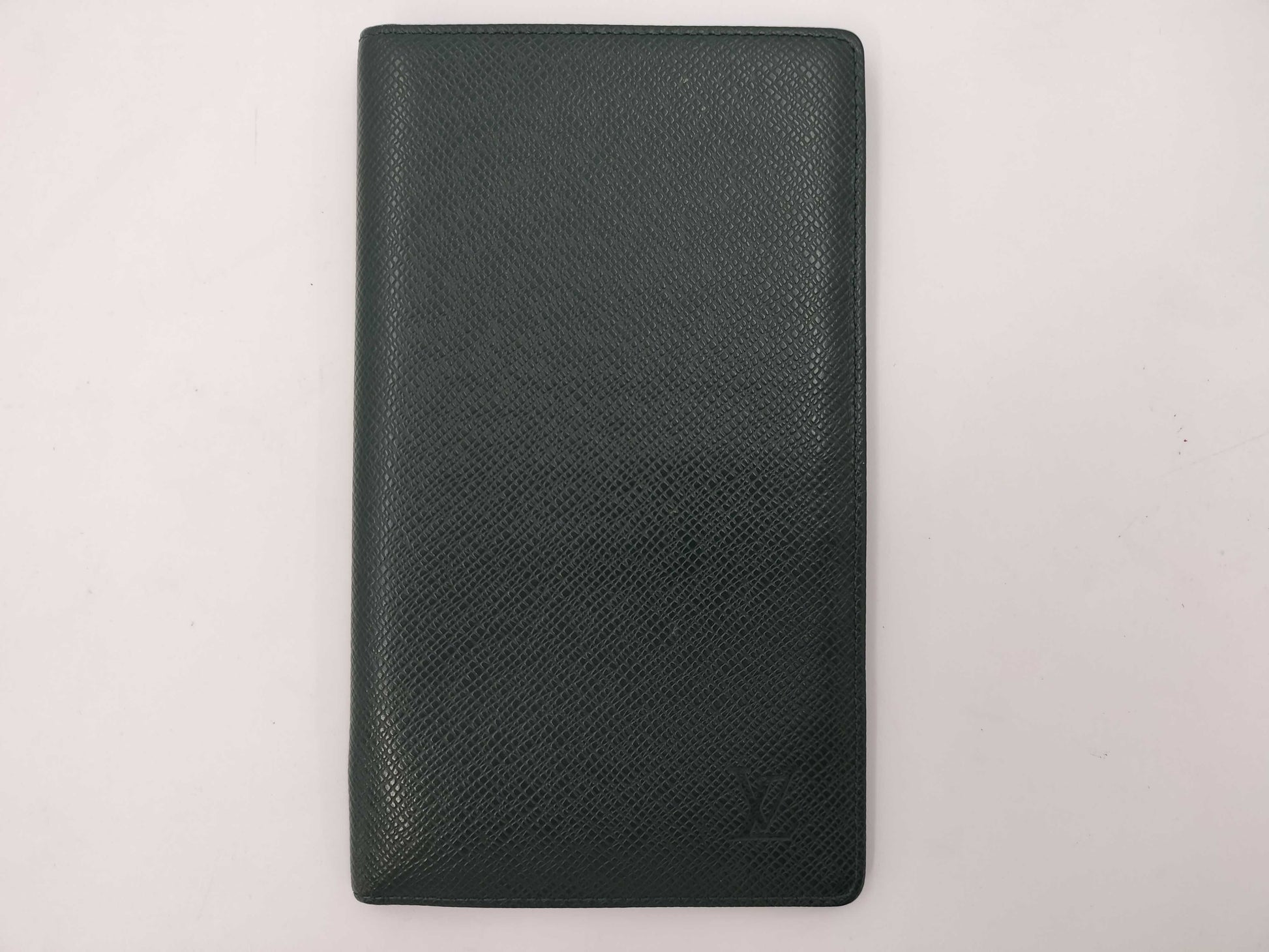 LOUIS VUITTON Taiga Long Wallet Green