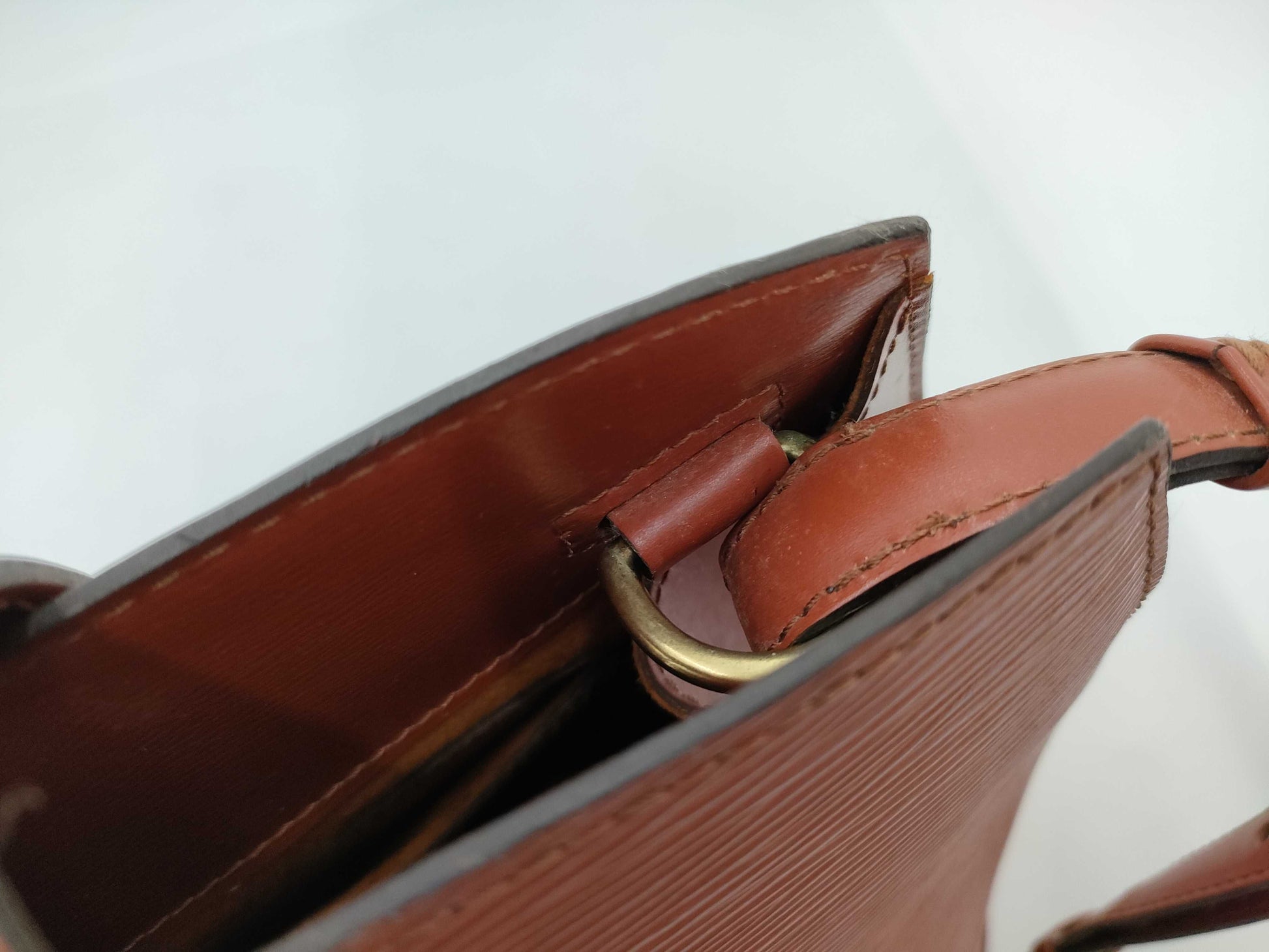 LOUIS VUITTON VI0935 Epi Cluny M52252 Shoulder Bag