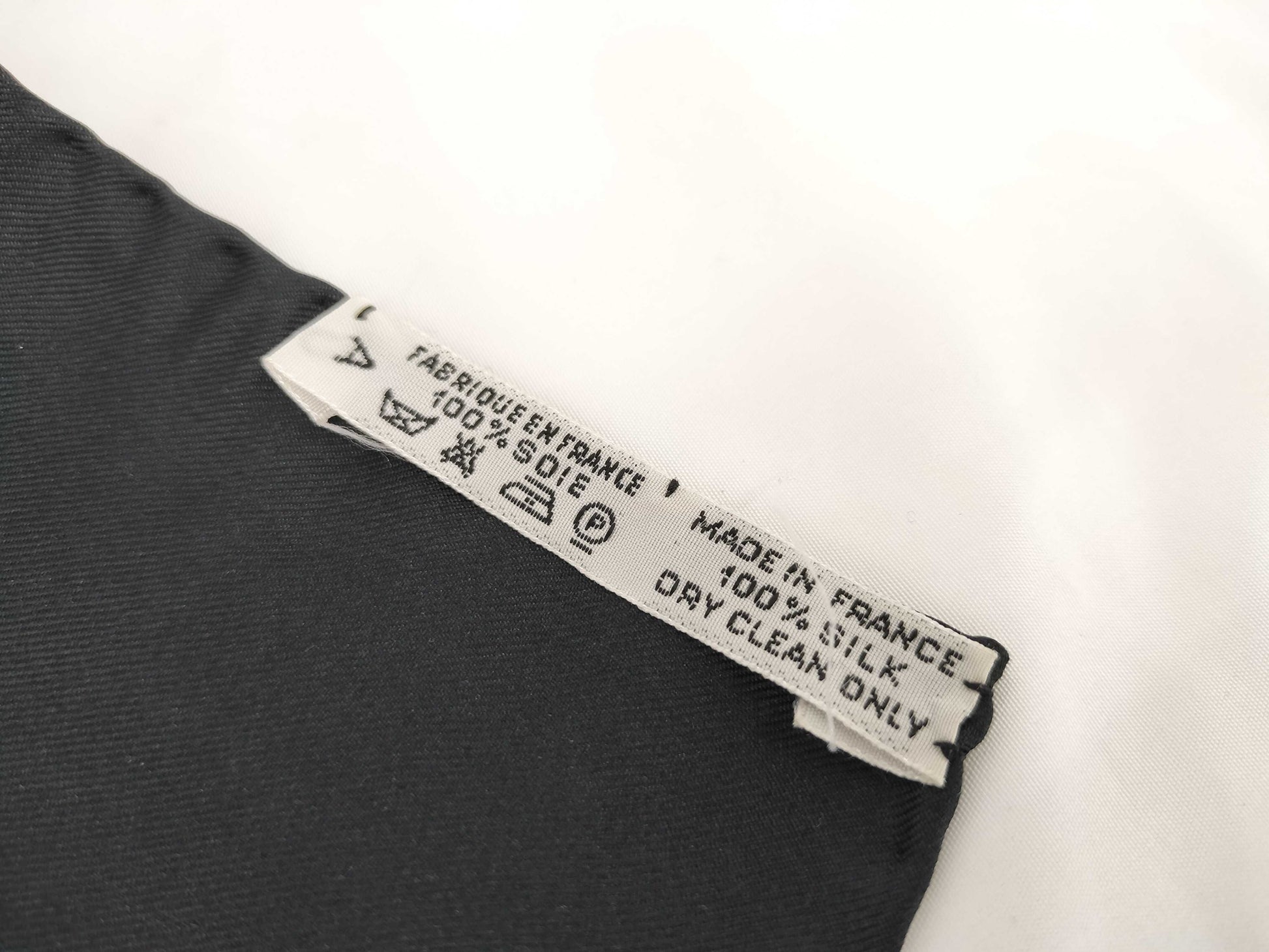 HERMES Carre Carre GRAND MANAGE Scarf