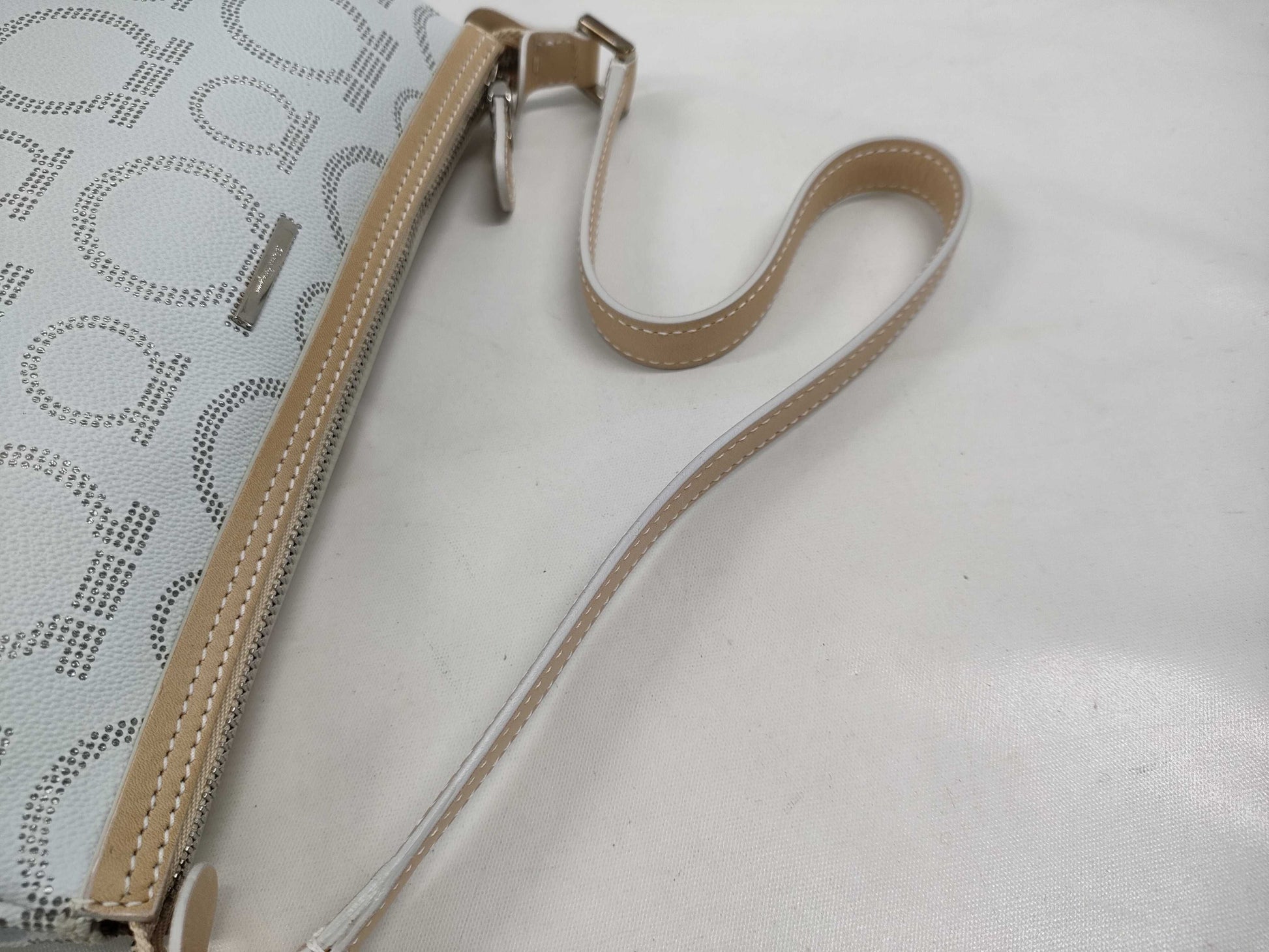 Salvatore Ferragamo Gancini Shoulder Bag/Handbag