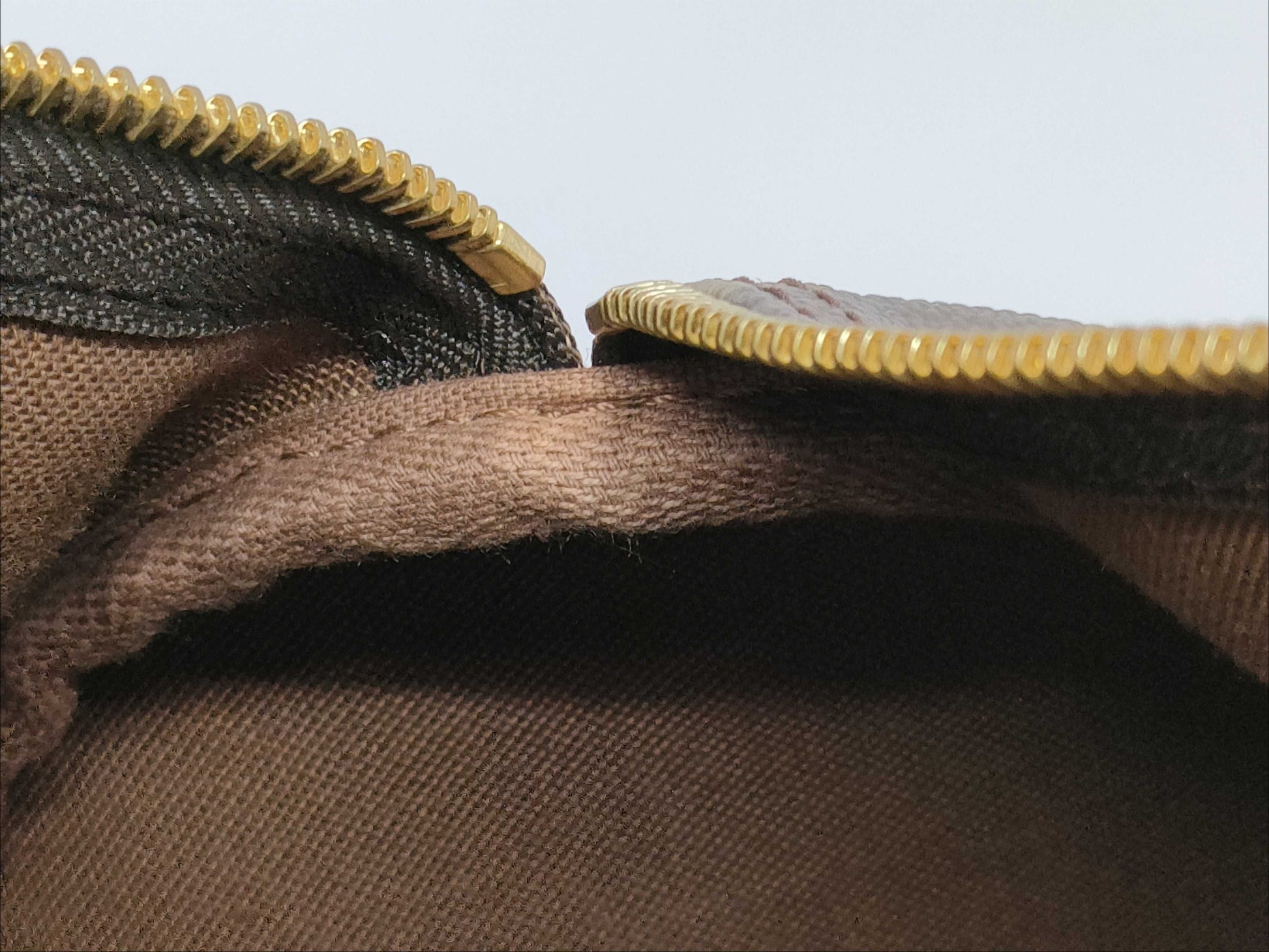 LOUIS VUITTON Monogram Speedy Handbag with Broken Zipper Pull