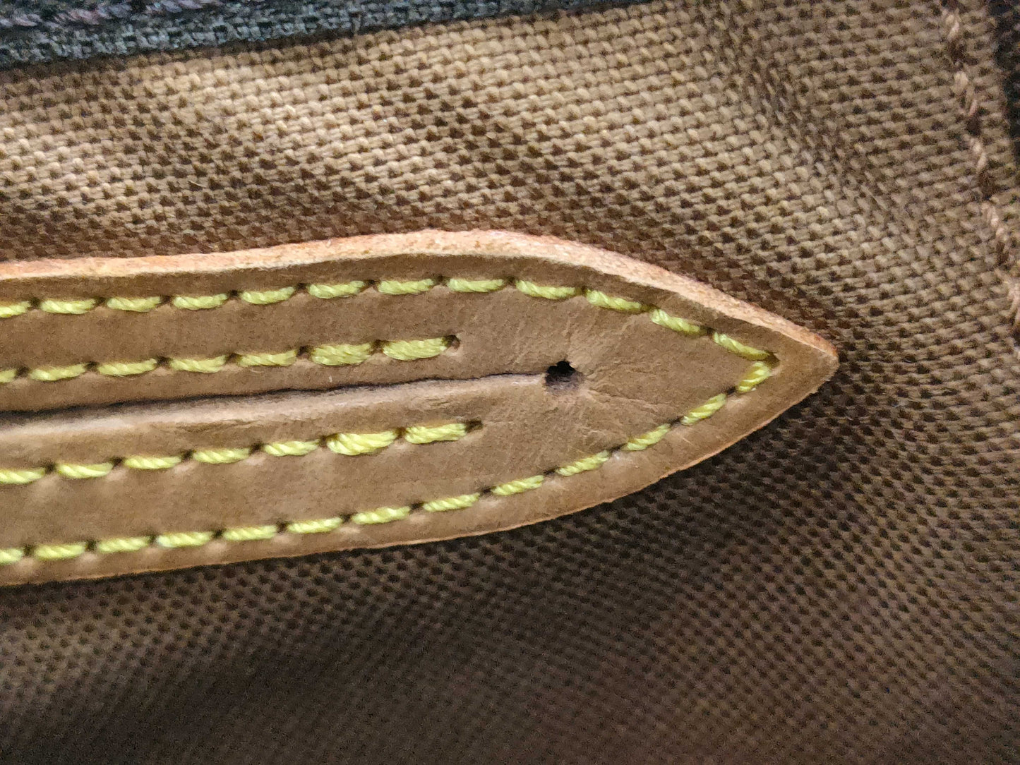 LOUIS VUITTON Monogram Speedy Handbag with Broken Zipper Pull