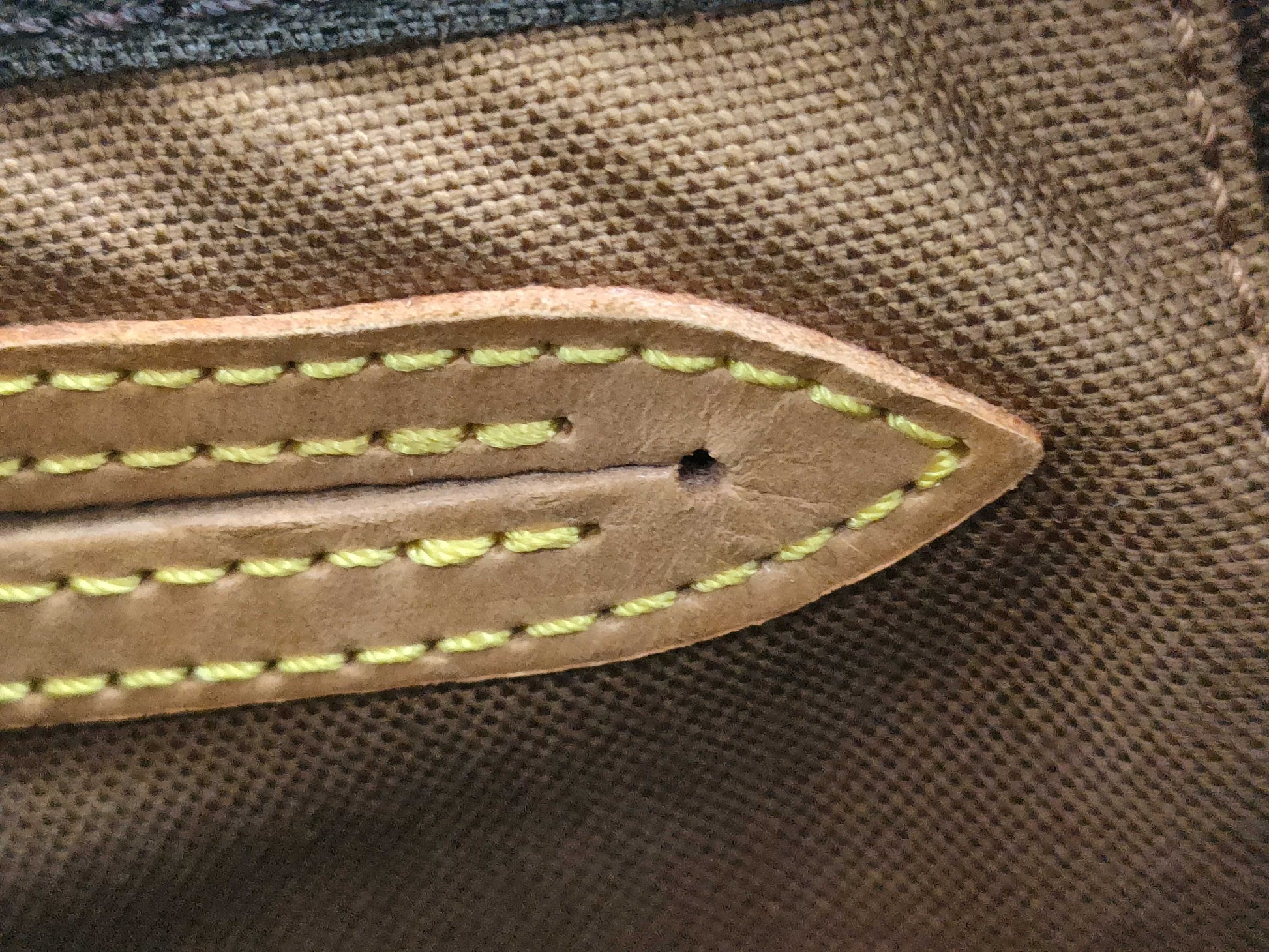 LOUIS VUITTON Monogram Speedy Handbag with Broken Zipper Pull