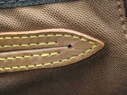 LOUIS VUITTON Monogram Speedy Handbag with Broken Zipper Pull