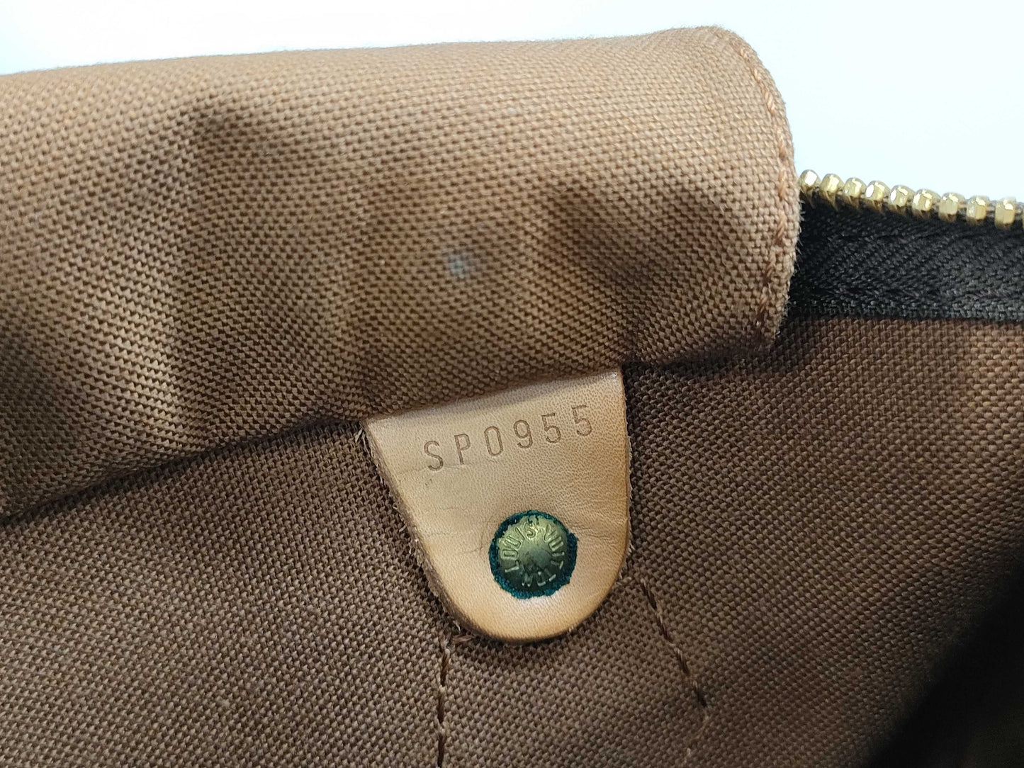 LOUIS VUITTON Monogram Speedy Handbag with Broken Zipper Pull