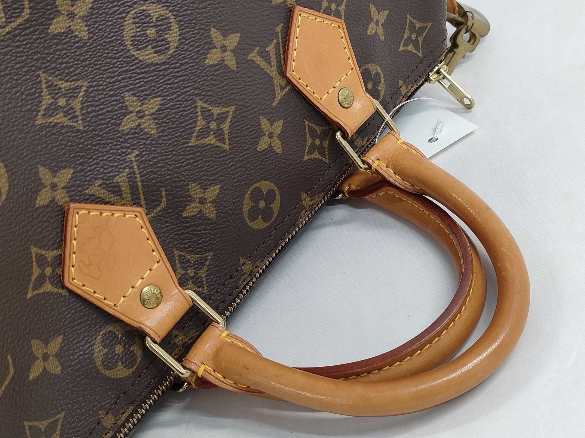 LOUIS VUITTON Monogram Speedy Handbag with Broken Zipper Pull