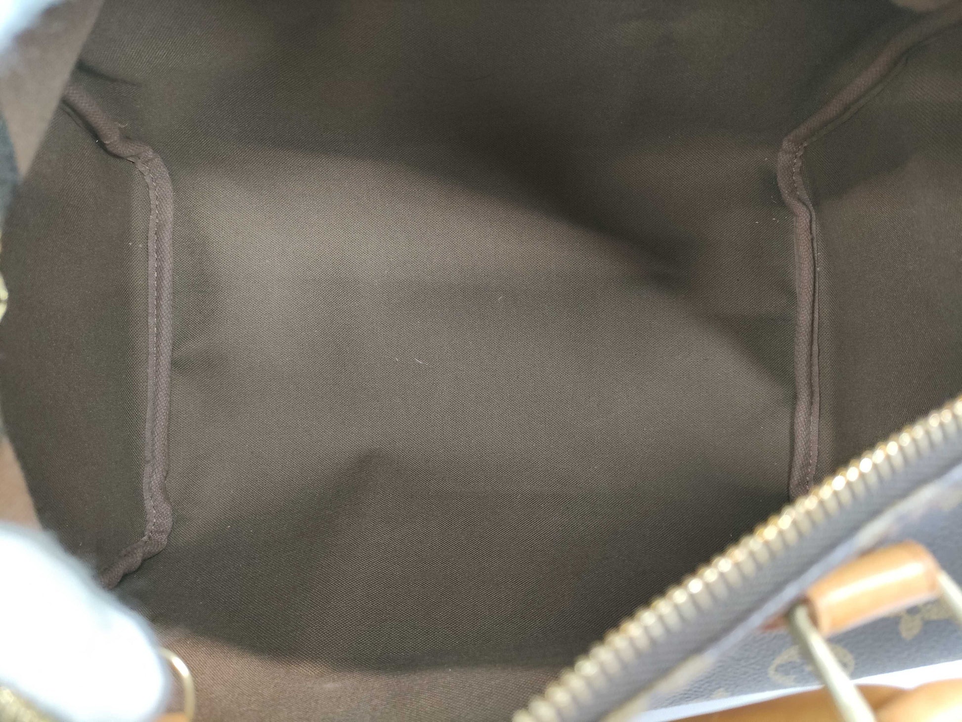 LOUIS VUITTON Monogram Speedy Handbag with Broken Zipper Pull