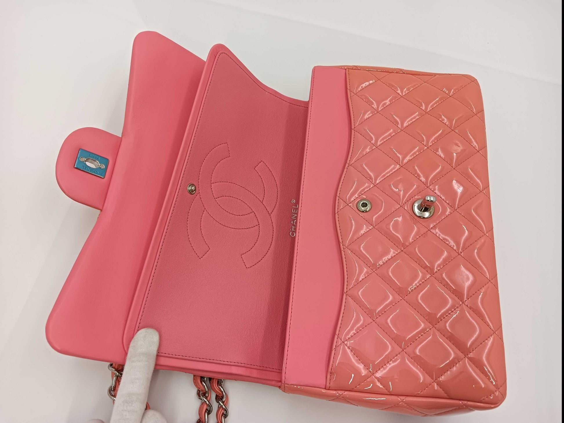 CHANEL No. 21 Enamel Matelasse Pink Shoulder Bag