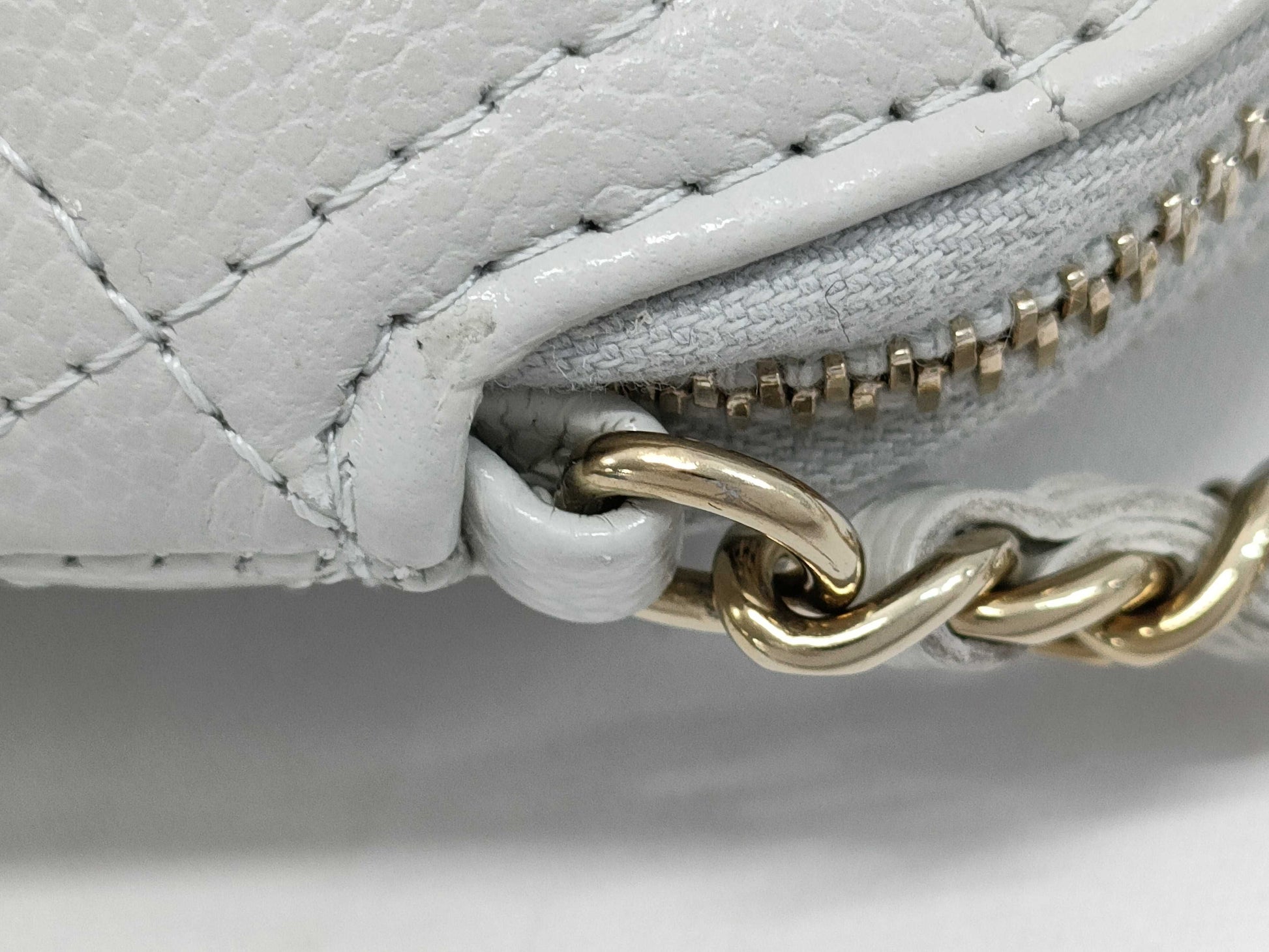 CHANEL Caviar Skin Shoulder Clutch White Shoulder Bag