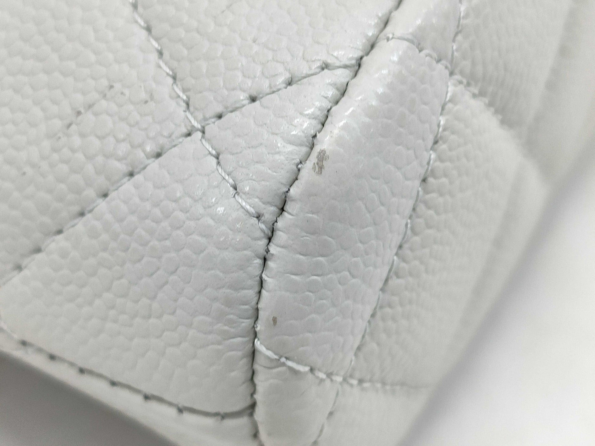 CHANEL Caviar Skin Shoulder Clutch White Shoulder Bag