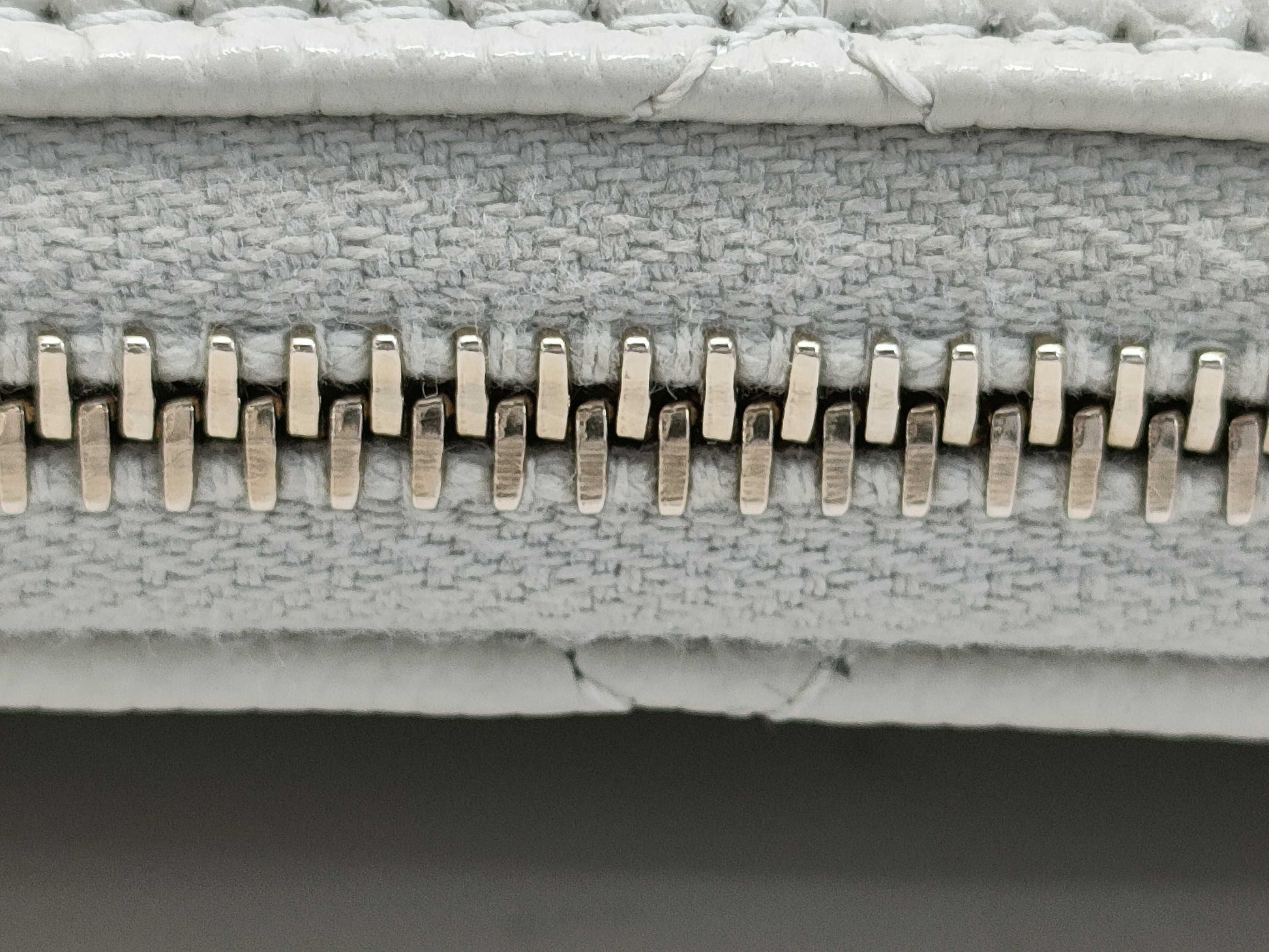 CHANEL Caviar Skin Shoulder Clutch White Shoulder Bag