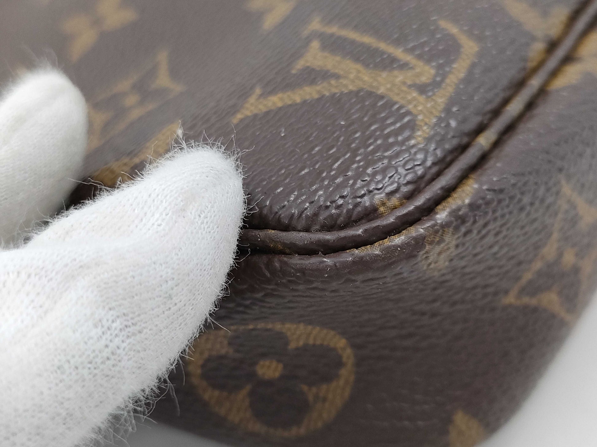 LOUIS VUITTON Monogram M40712 Pochette Accessoires Torn Handbag