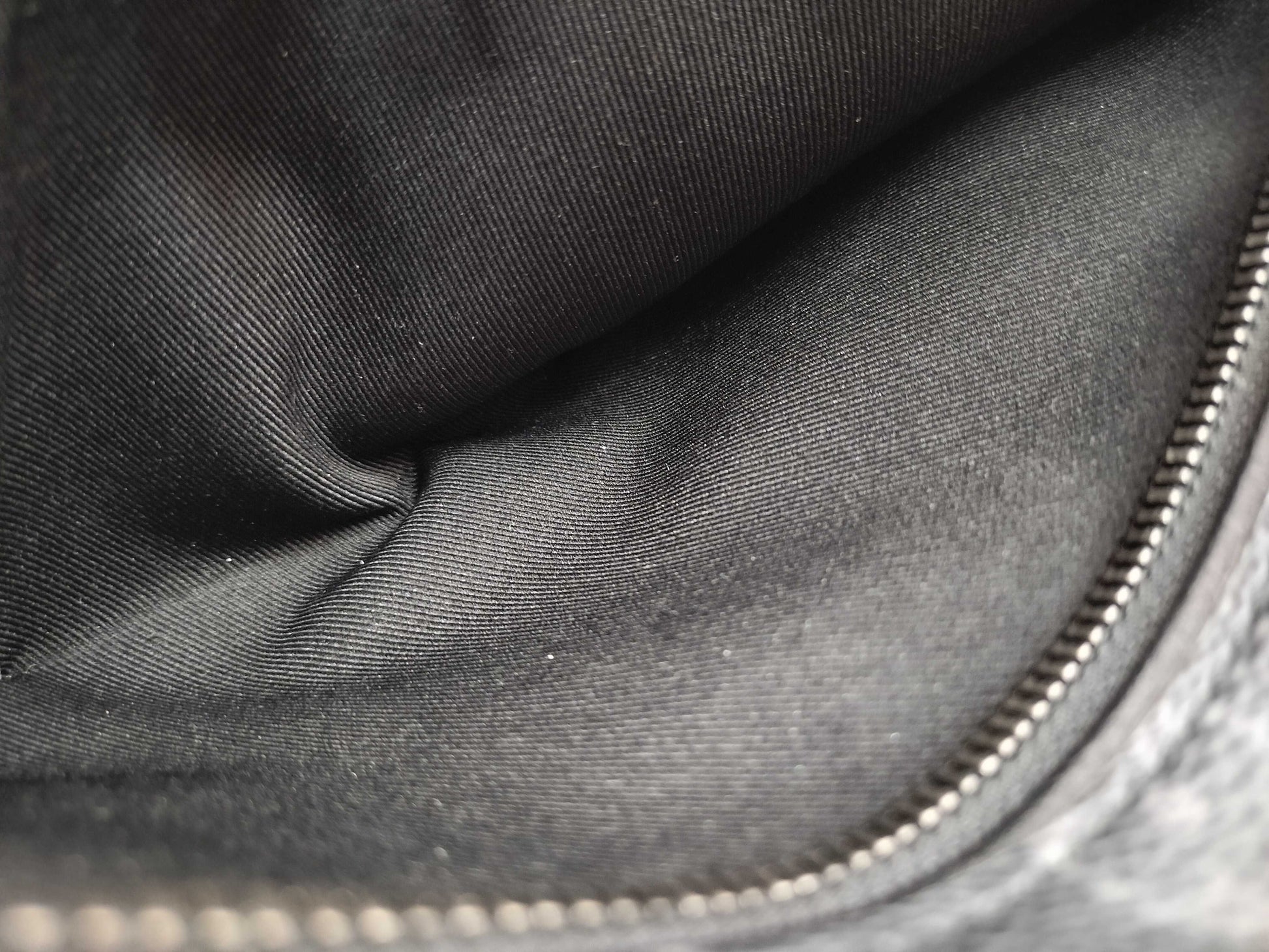 LOUIS VUITTON Monogram M46035 Discovery Bumbag Waist Bag
