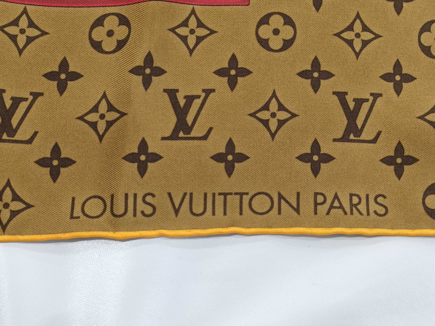 LOUIS VUITTON Monogram Pink Scarf