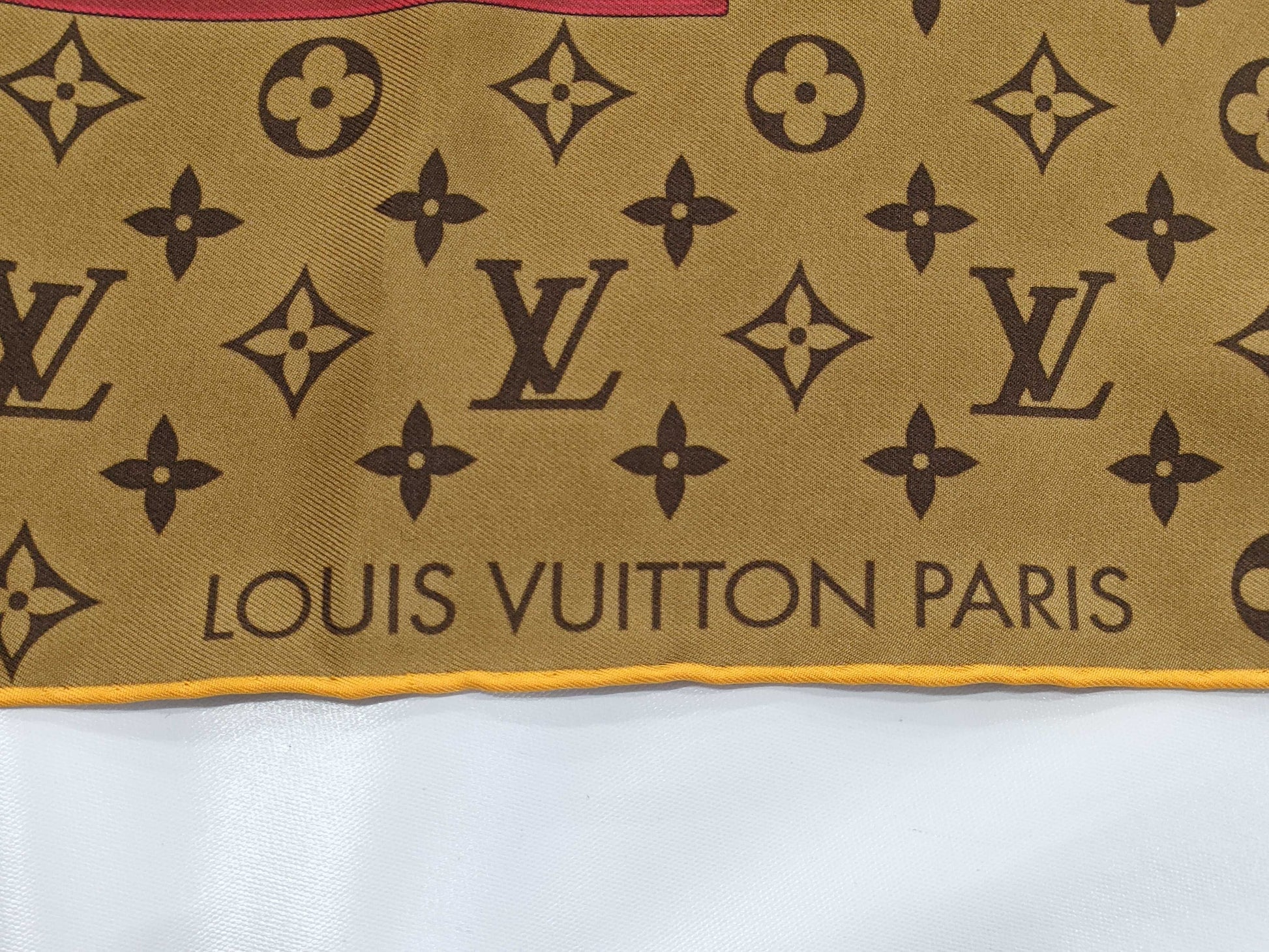 LOUIS VUITTON Monogram Pink Scarf